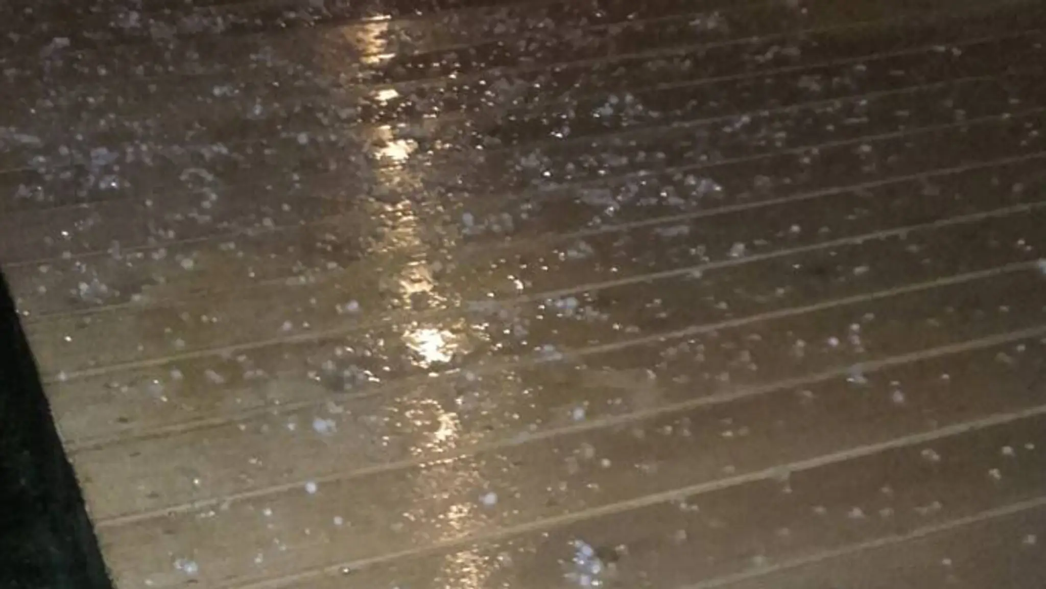 Krúpy padali v Zelenči pri Trnave.