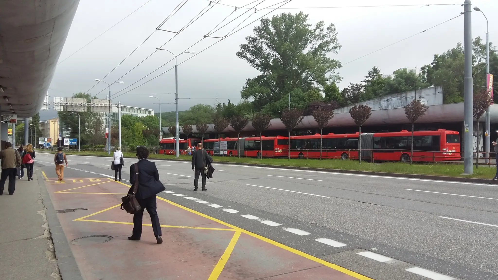 Na Lamačskej ceste pri Patrónke uniká plyn, dopravu riadi polícia.