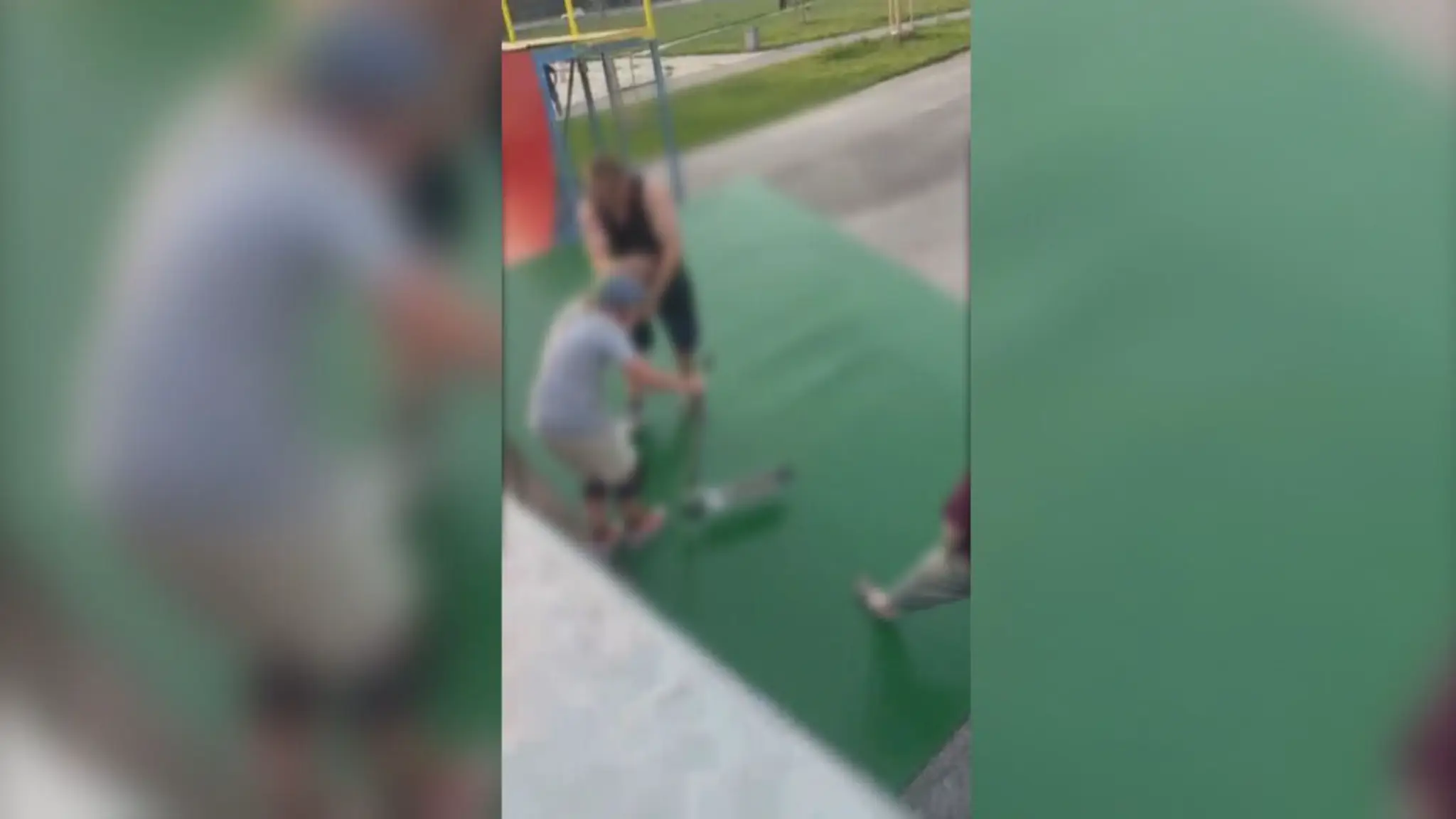 Muž v skateparku zbil tínedžera