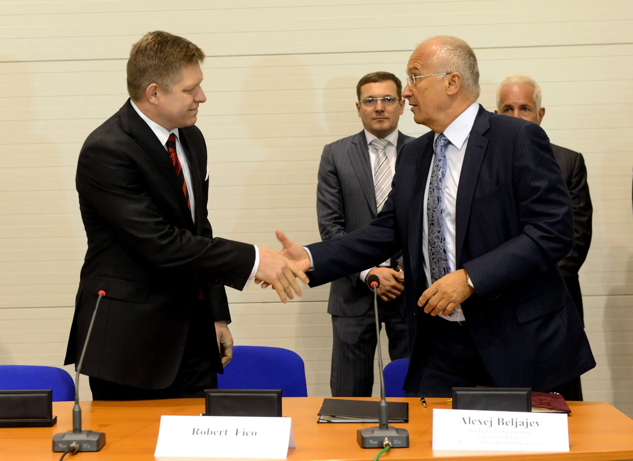 Podpis memoranda medzi vládou SR a spoločnosťou Tatravagónka Poprad v priemyselnom parku v Prakovciach (2013)