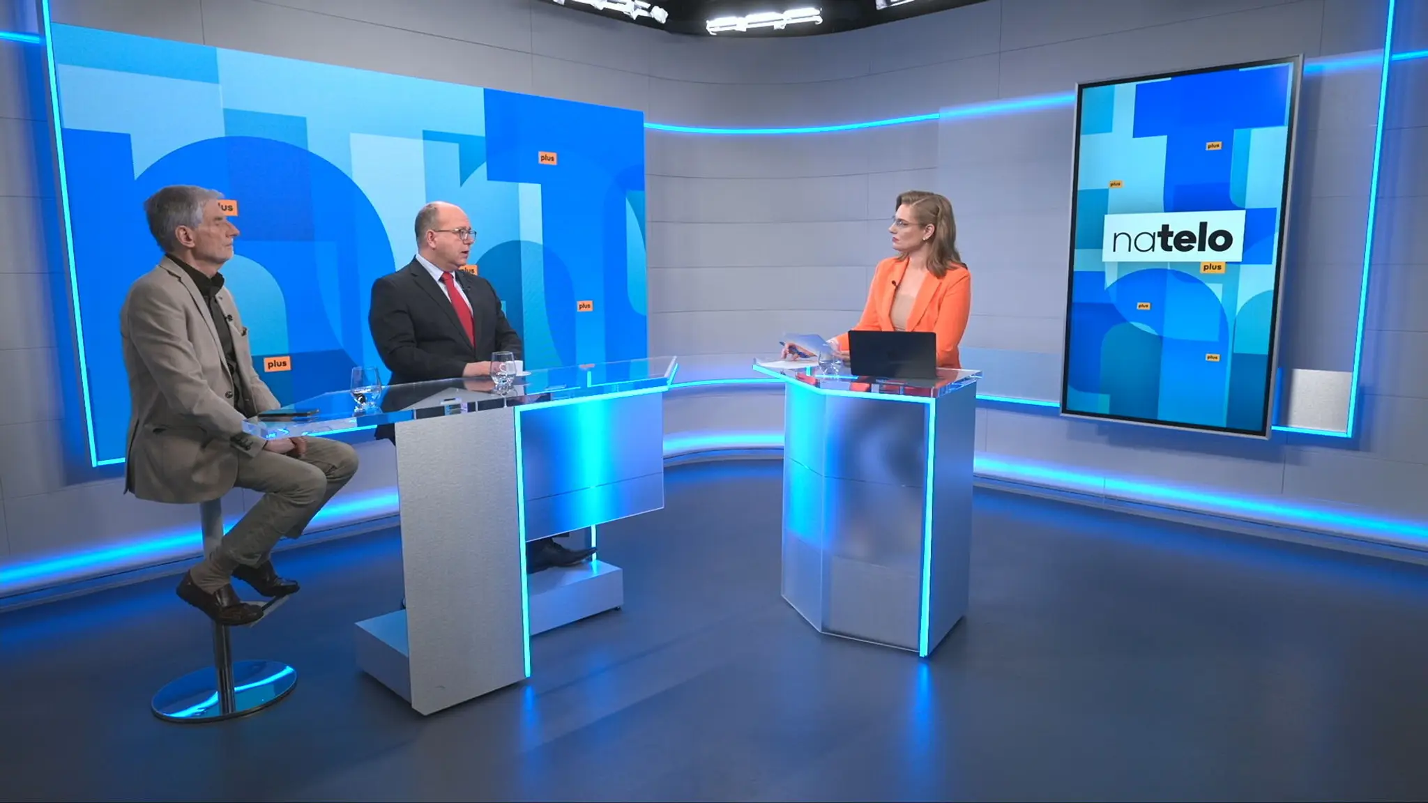 Na telo plus o nomináciách veľvyslancov