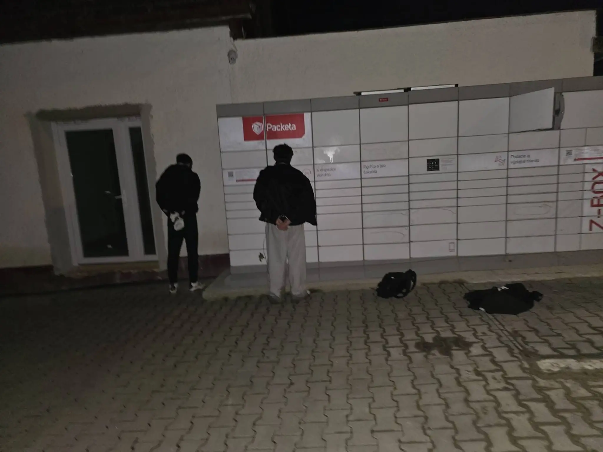 Chceli vykradnúť balíkobox.