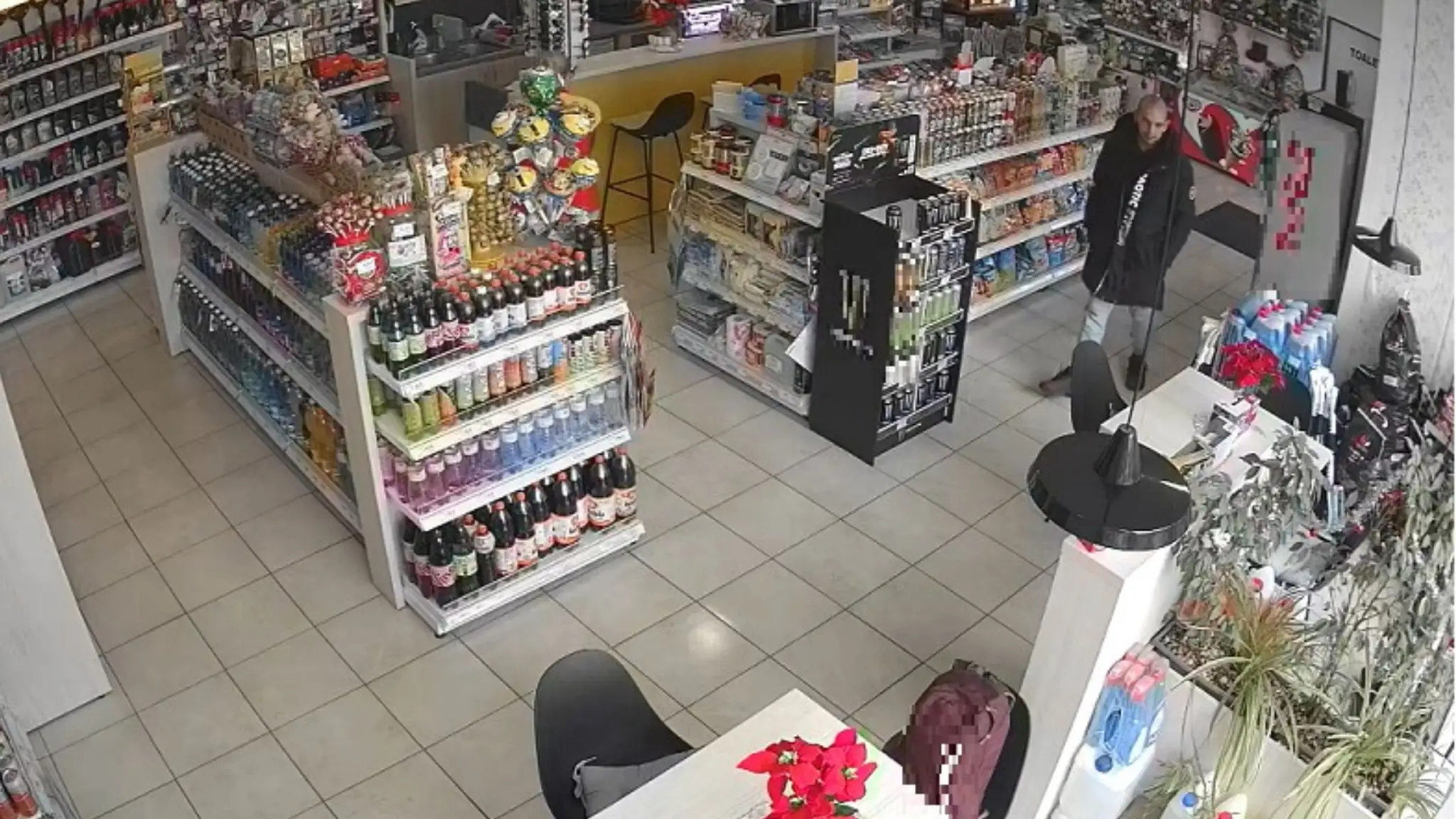 Muž natankoval a odišiel bez platenia.