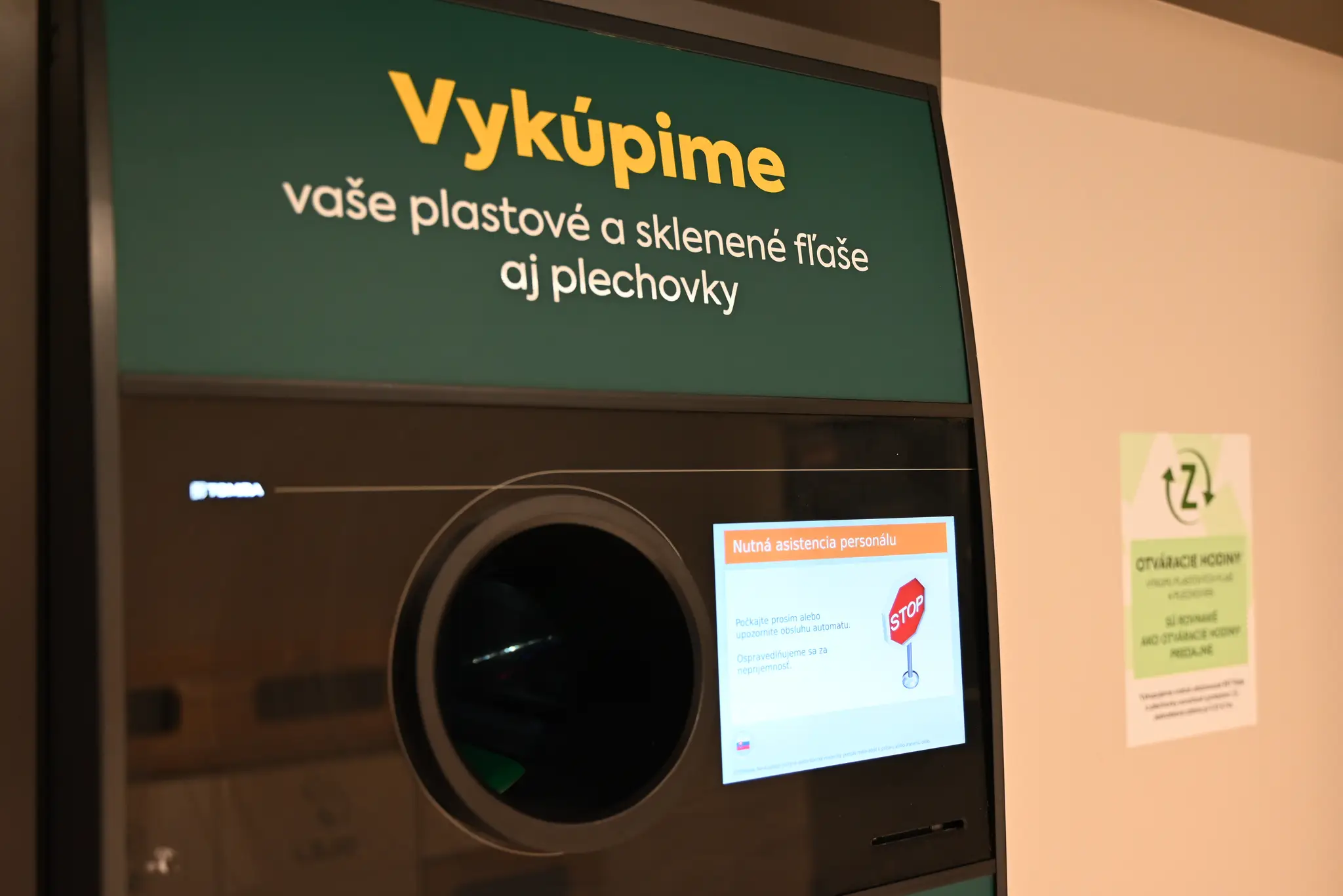 Fľaškomat, výkup fliaš, zálohomat. Ilustračná snímka