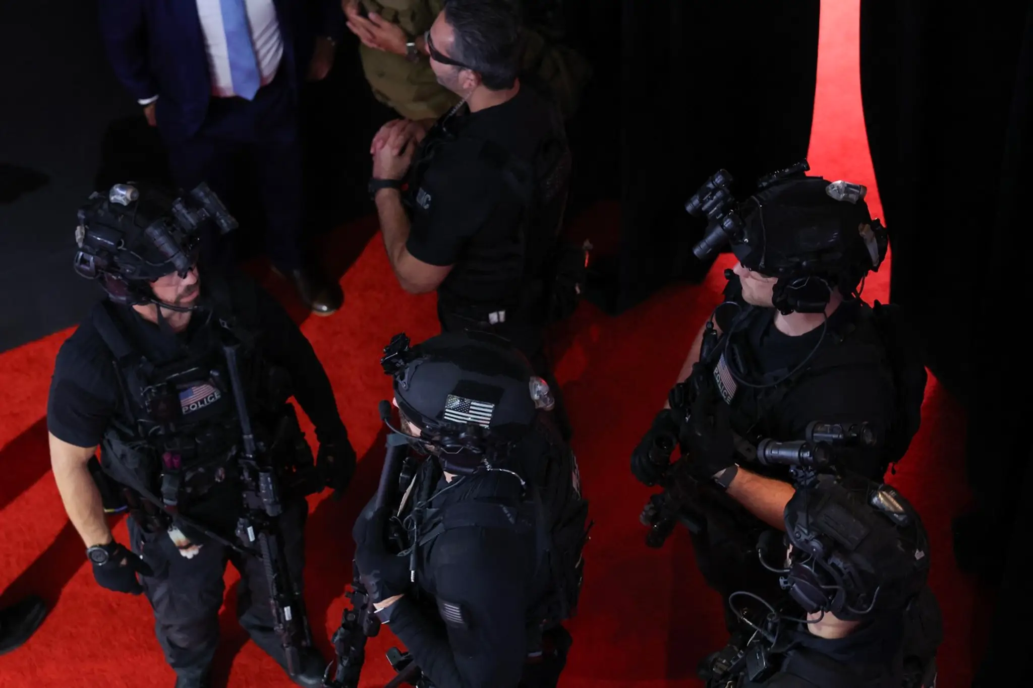 Policajti na mieste zjazdu Republikánov v Milwaukee.