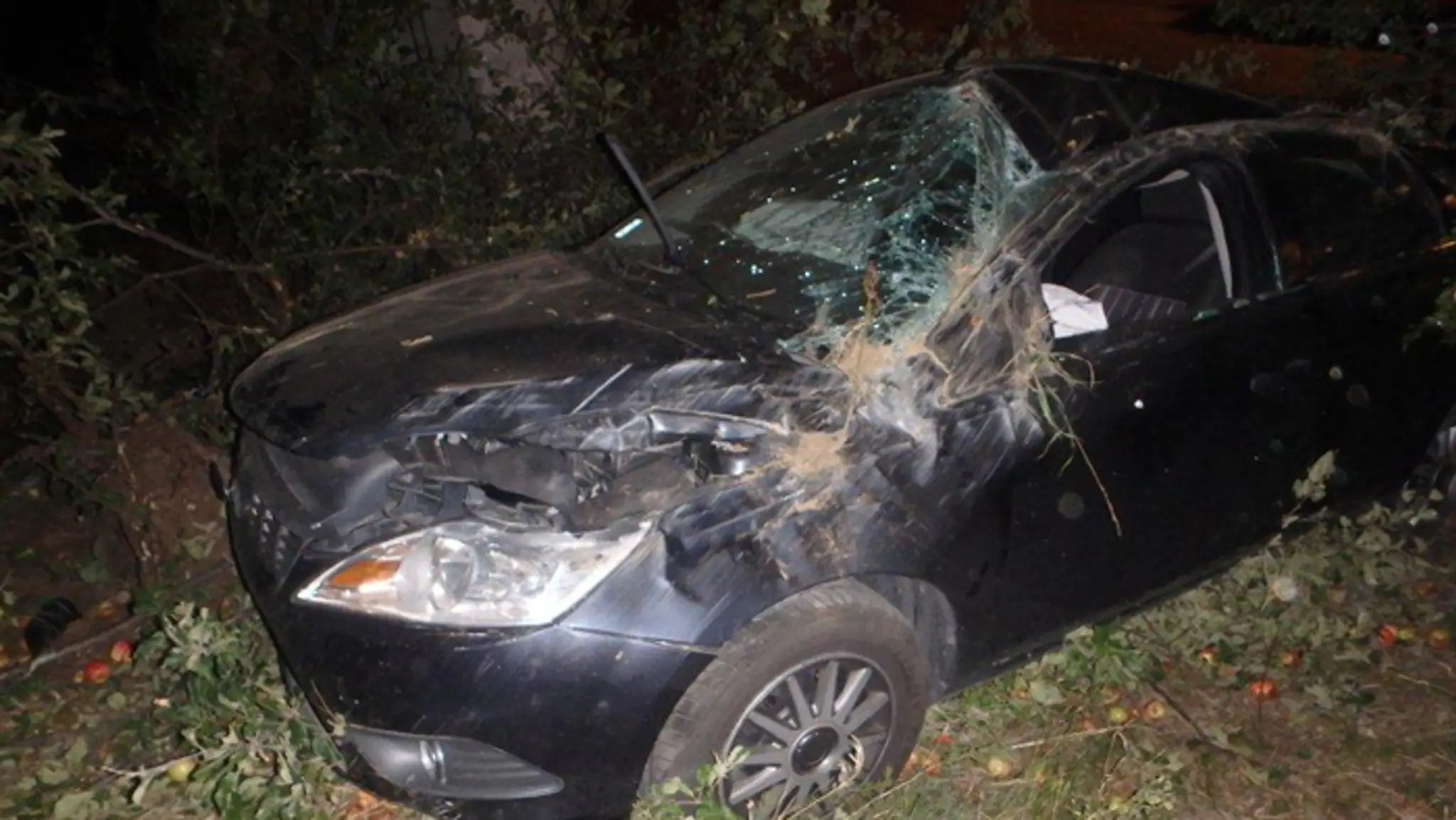 Havarované auto vodičky, ktorá nafúkala.
