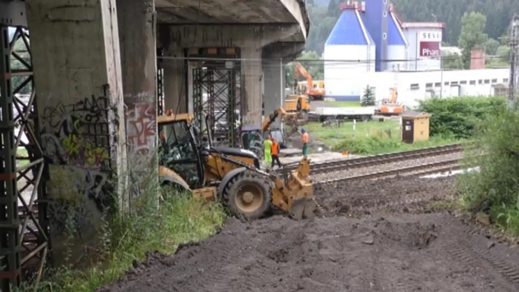 Zbúrajú most Horelica.