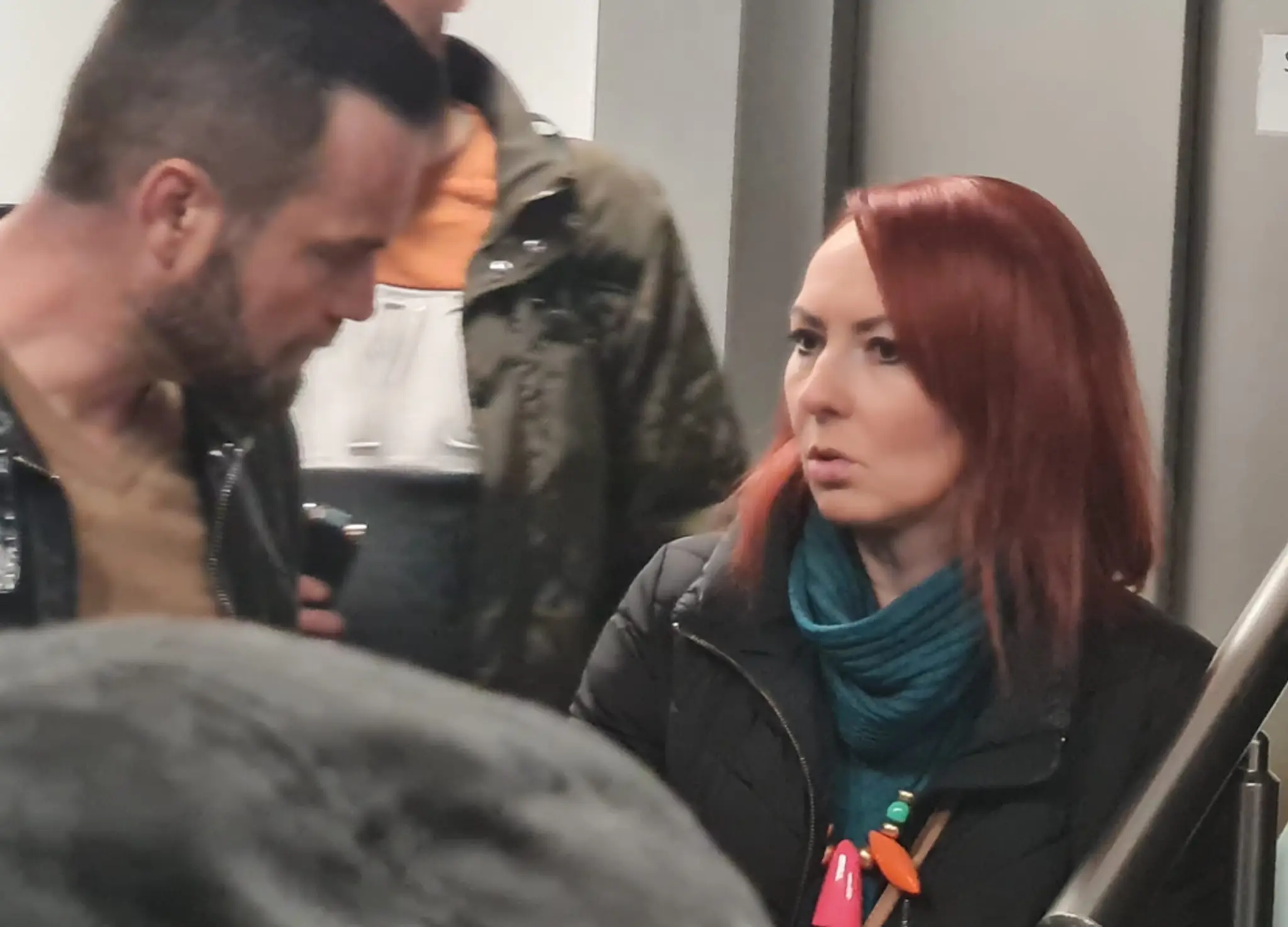 Redaktori TV Markíza Zuzana Ferenčáková a Roman Ruttkay na súde s Mikulášom Černákom.