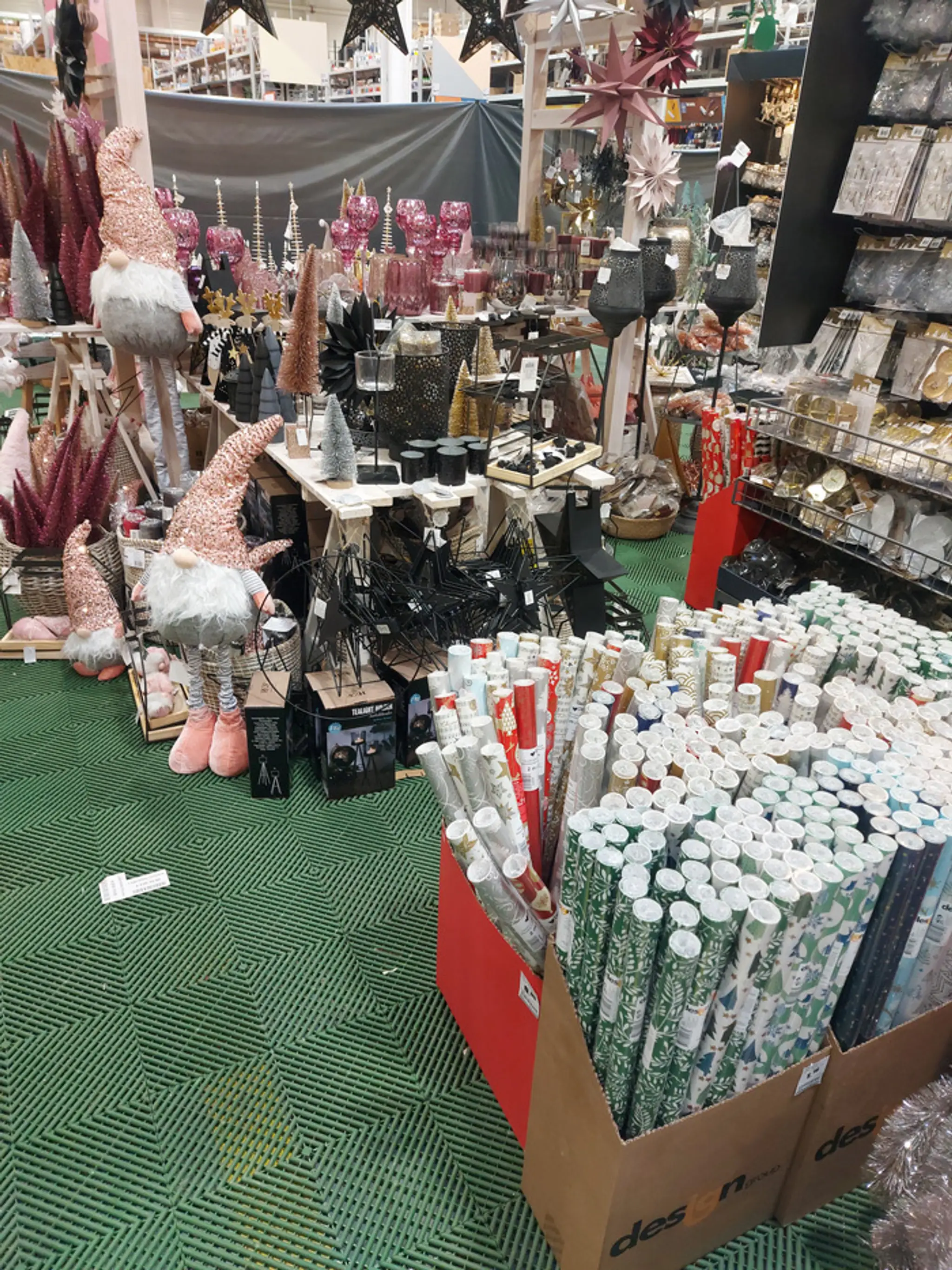 Predaj vianočných ozdôb počas lockdownu.