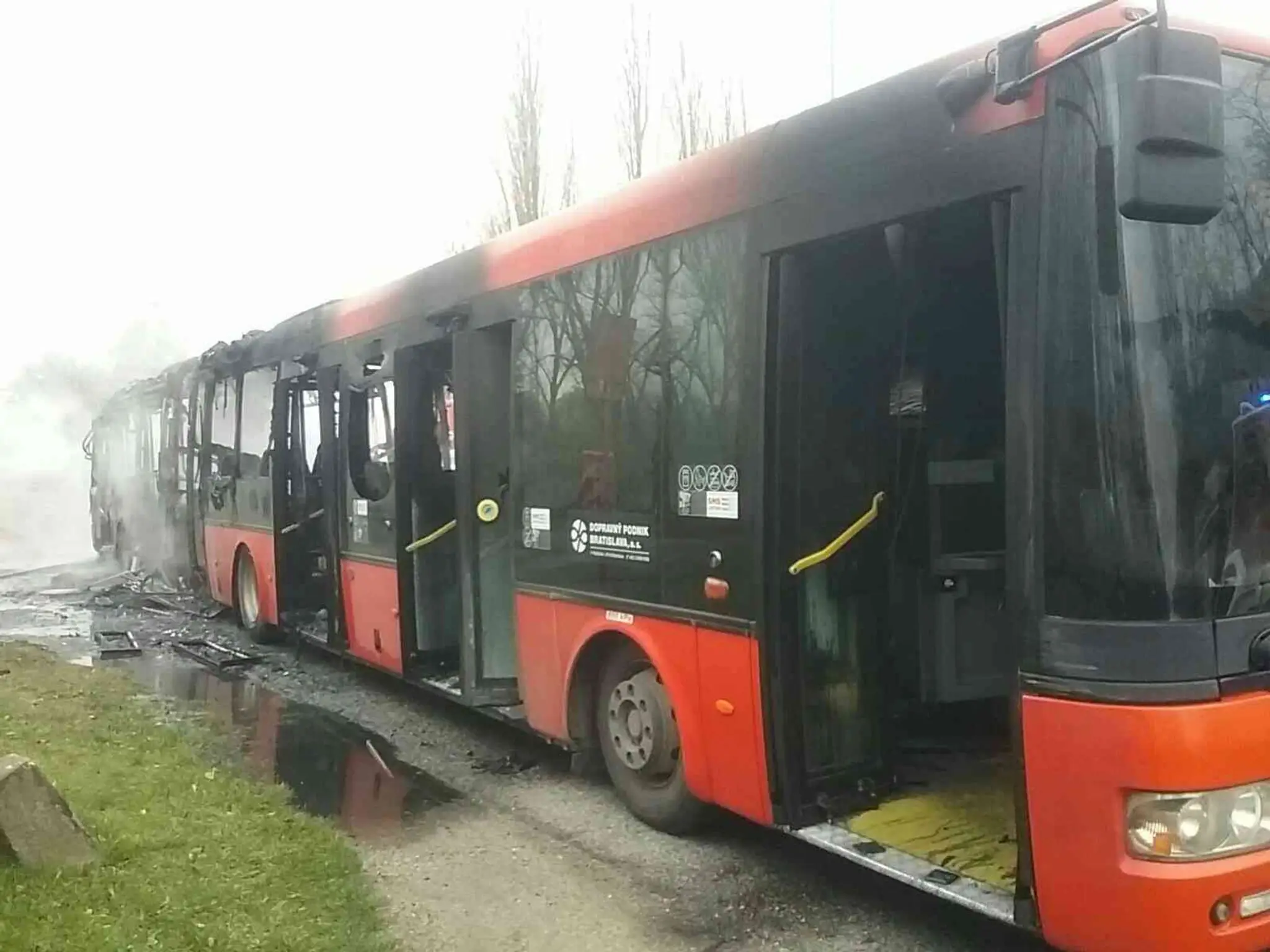 Požiar autobusu MHD v Bratislave.