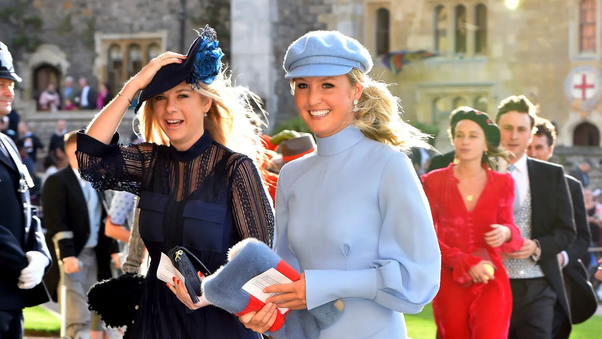 Bývalá priateľka princa Harryho Chelsy Davy s kamarátkou.