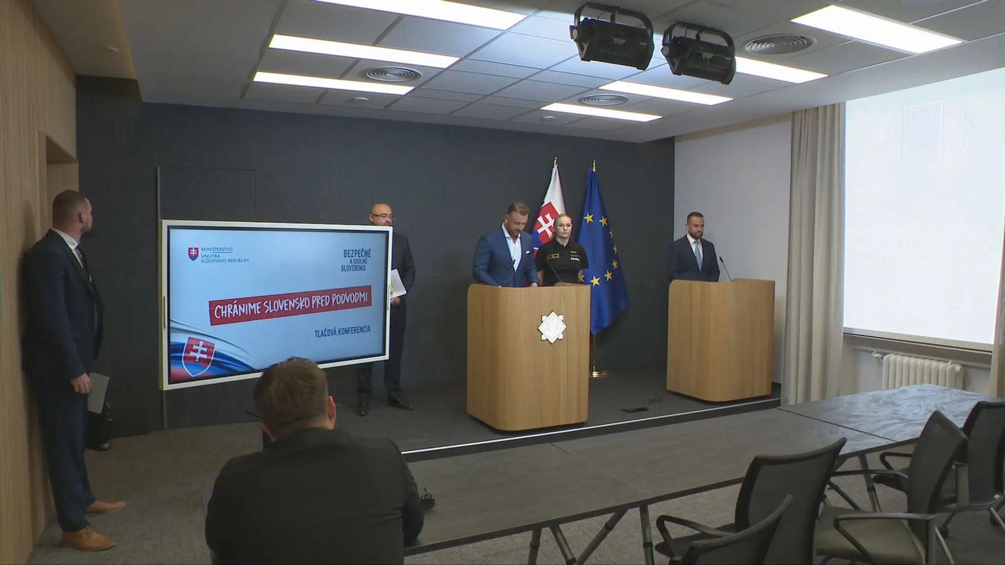 Tlačová konferencia ministra vnútra a policajnej prezidentky