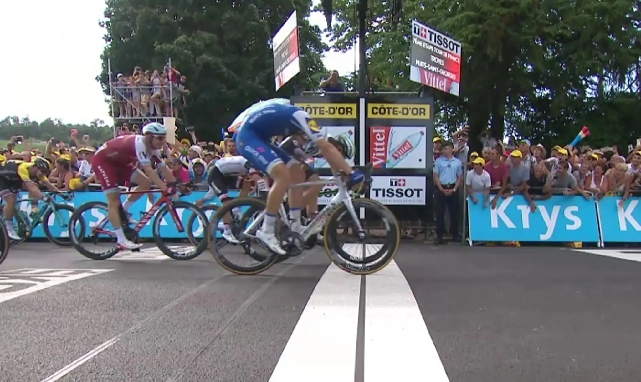 Marcel Kittel o tesne vyhral 7. etapu Tour de France 2017.