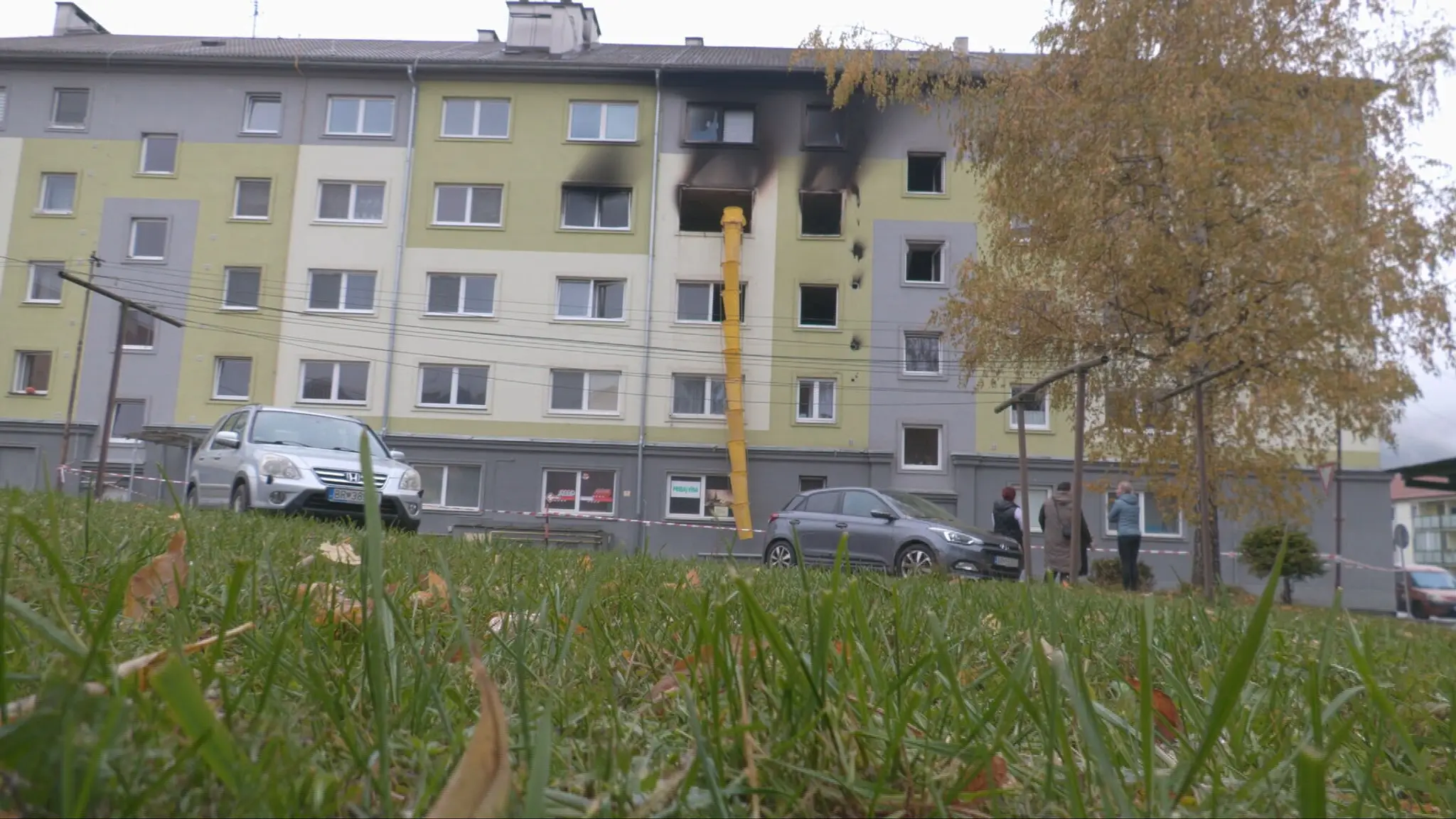 Bytovka vo Valaskej po požiari.
