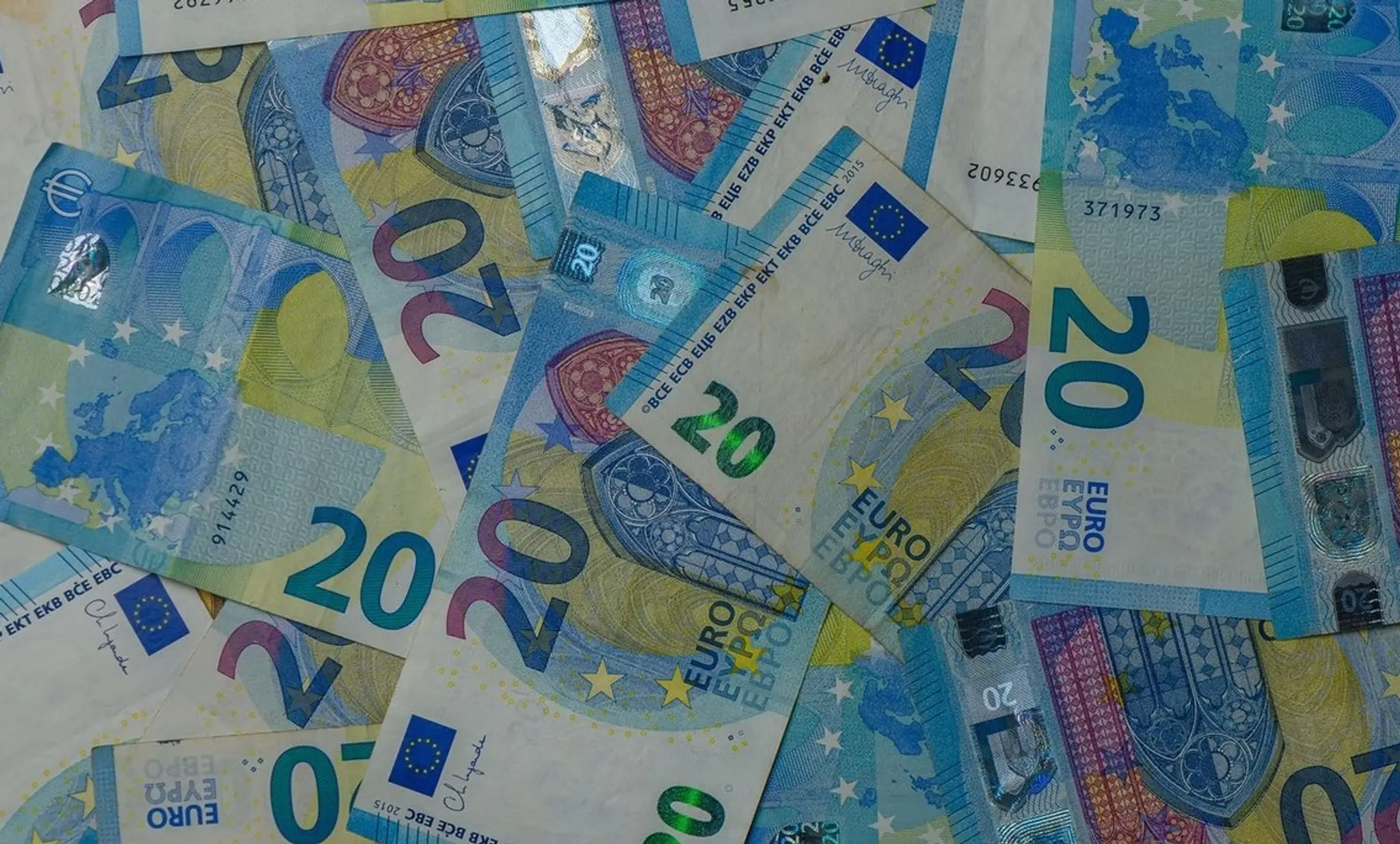 Bankovky v hodnote 20 eur.