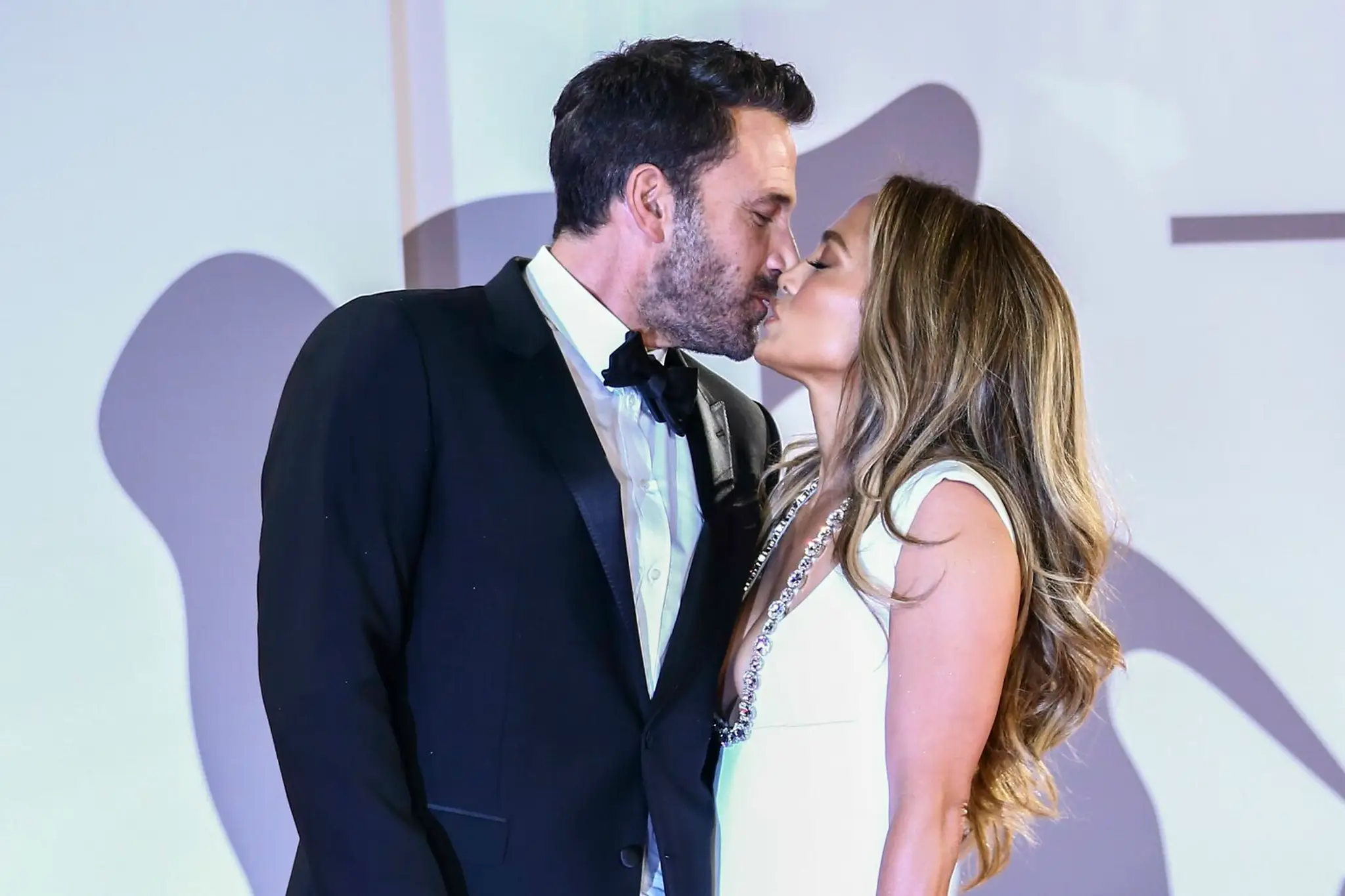 Ben Affleck a Jennifer Lopez na premiére filmu The Last Duel na Benátskom filmovom festivale