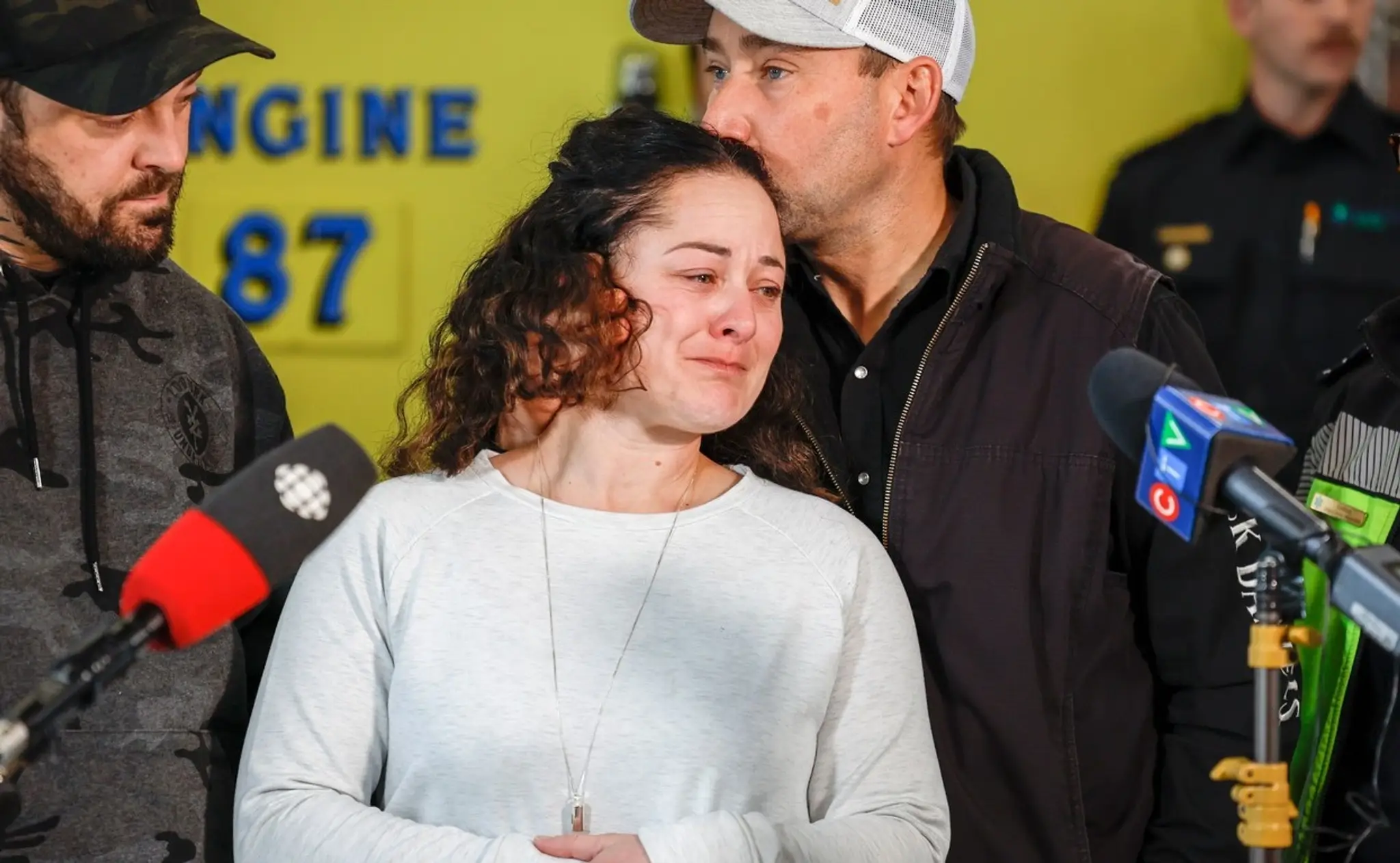 Záchranárka Jayme Ericksonová na tlačovej konferencii.