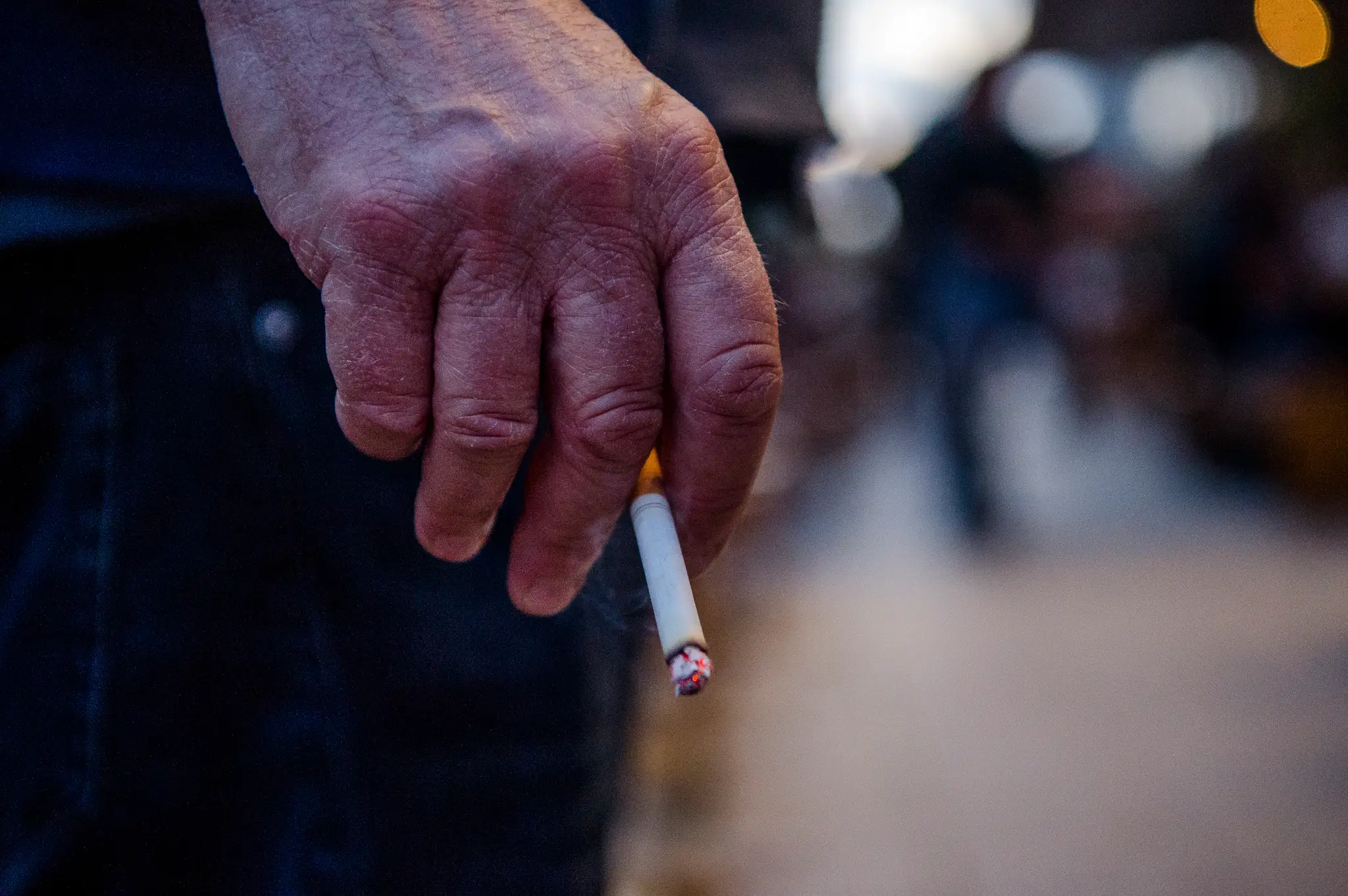 Fajčenie, cigareta, cigarety. Ilustračná snímka