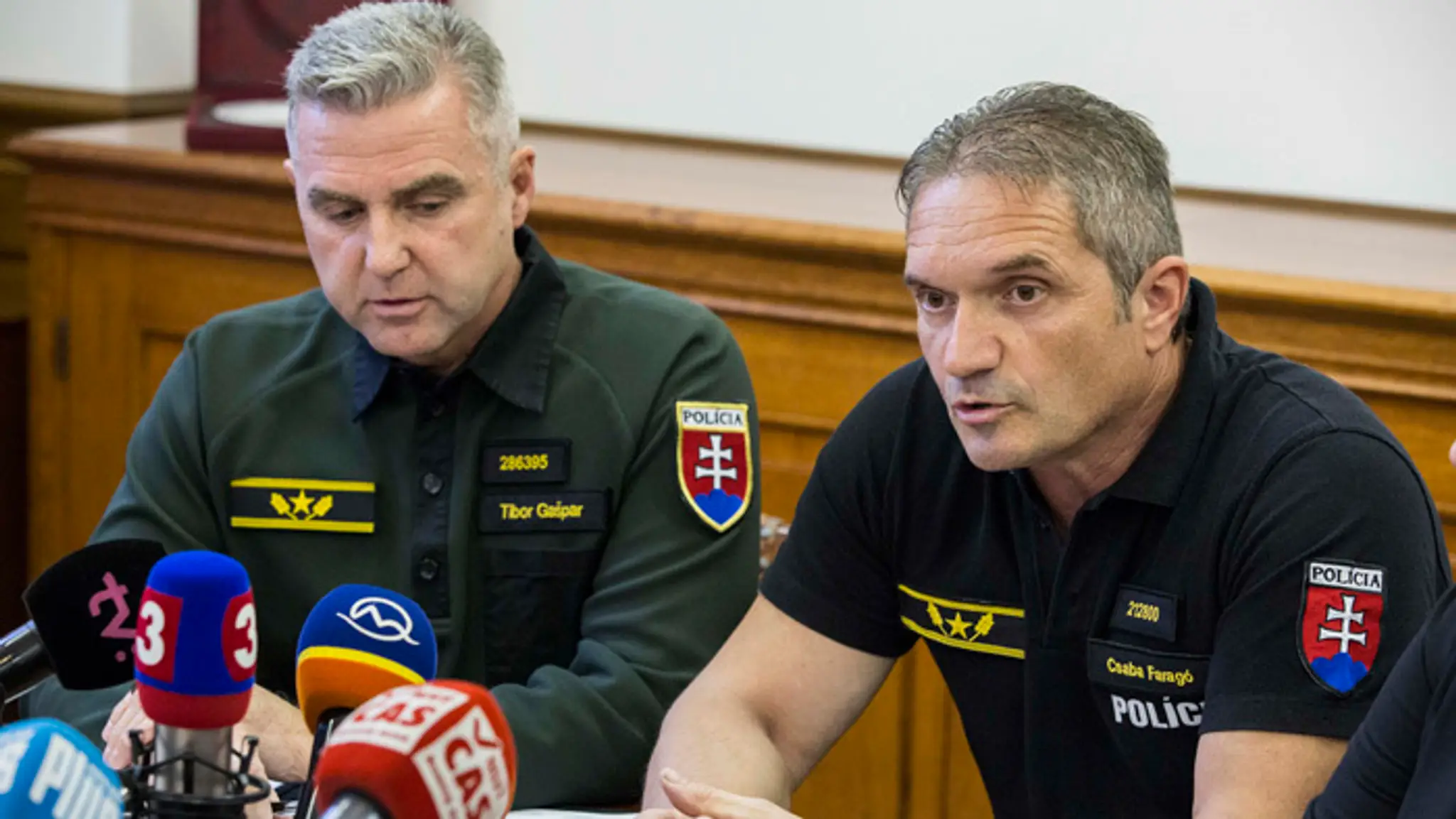Prezident Policajného zboru Tibor Gašpar a riaditeľ Krajského riaditeľstva Policajného zboru v Bratislave Csaba Faragó