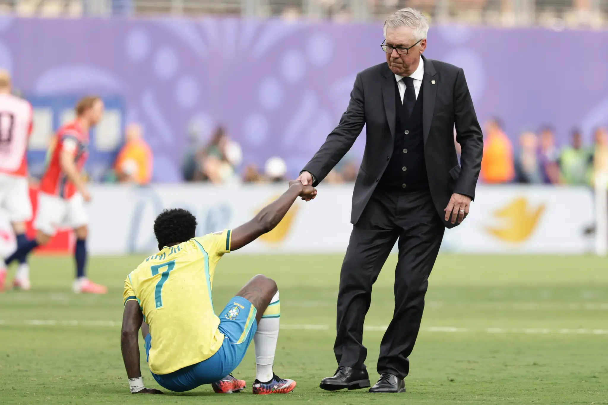 Tréner Brazílie Carlo Ancelotti a Vinicius Junior.