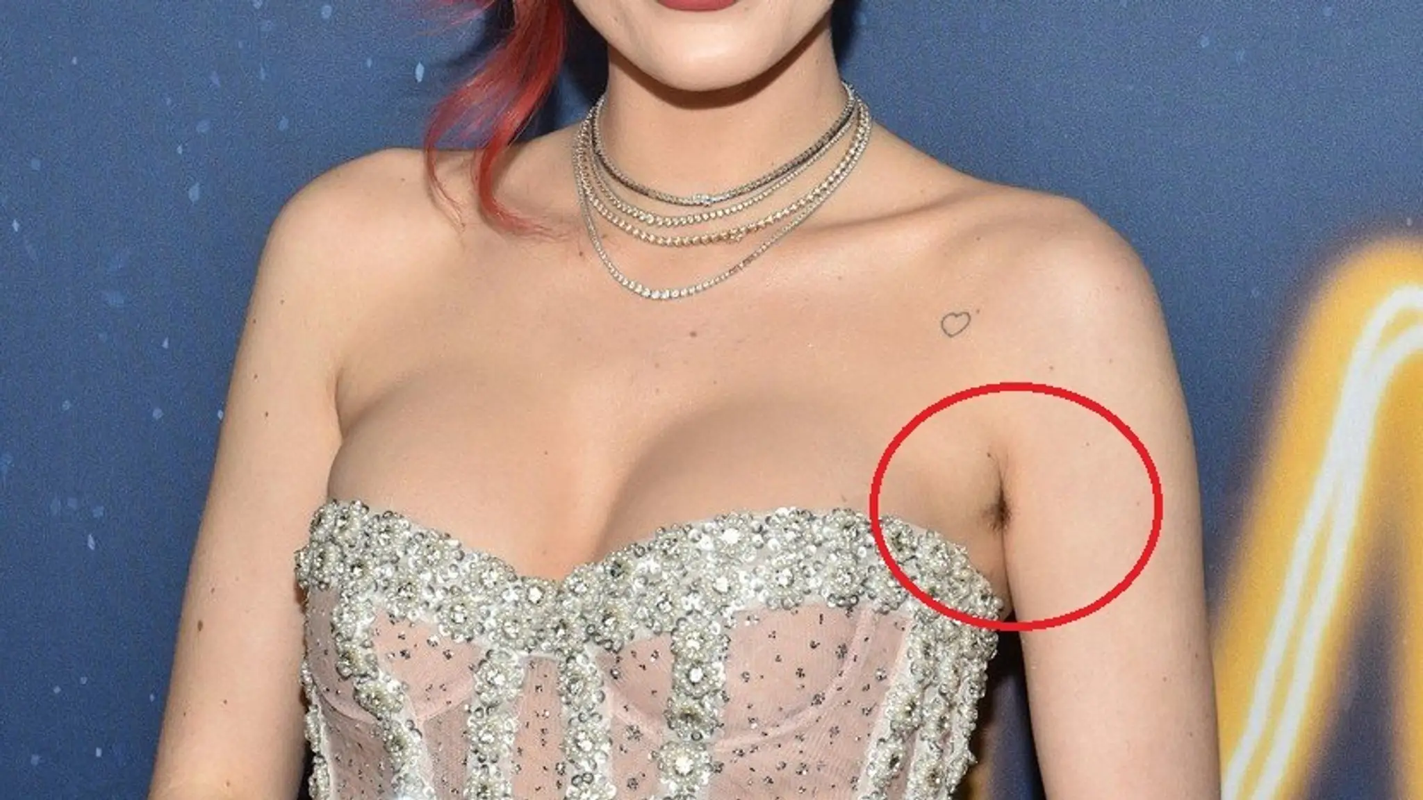 Bella Thorne na premiére.