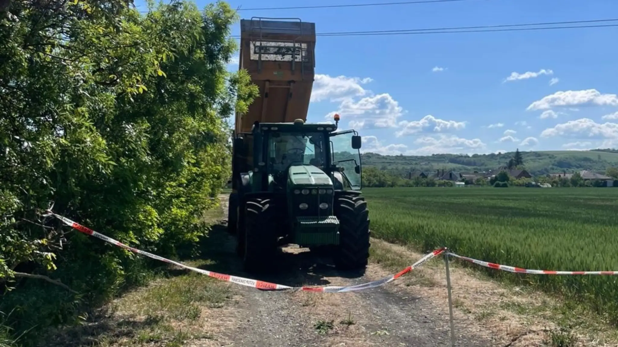 Muža zabil elektrický prúd na poli.
