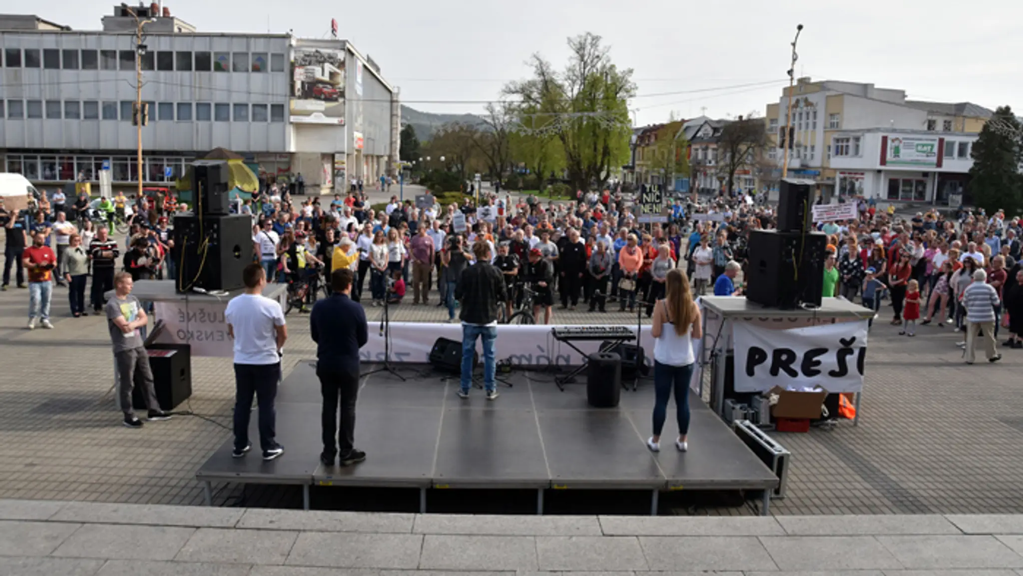 Protestné zhromaždenie Za slušné Slovensko v Humennom.