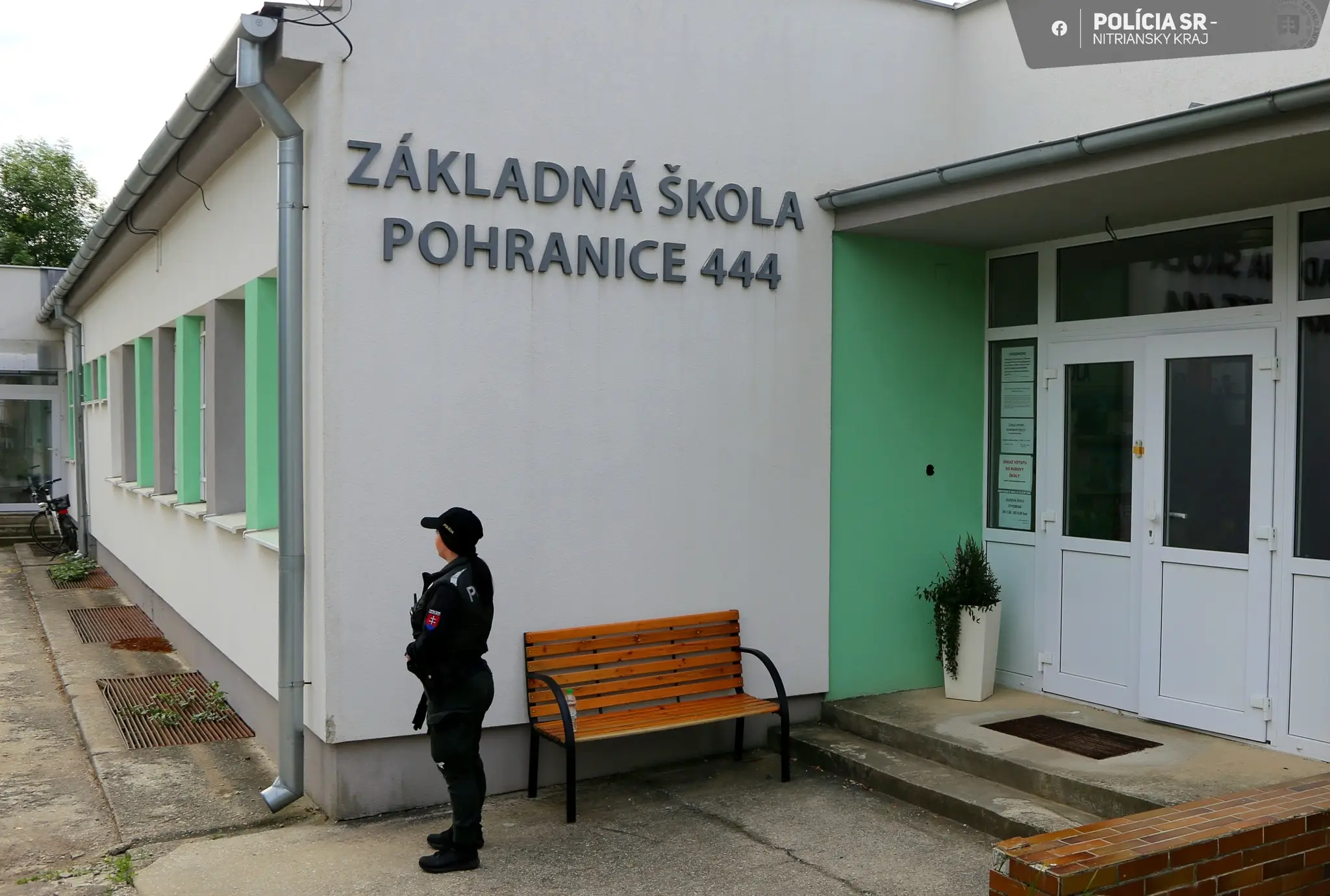Školy strážia po výhražných e-mailoch policajti.