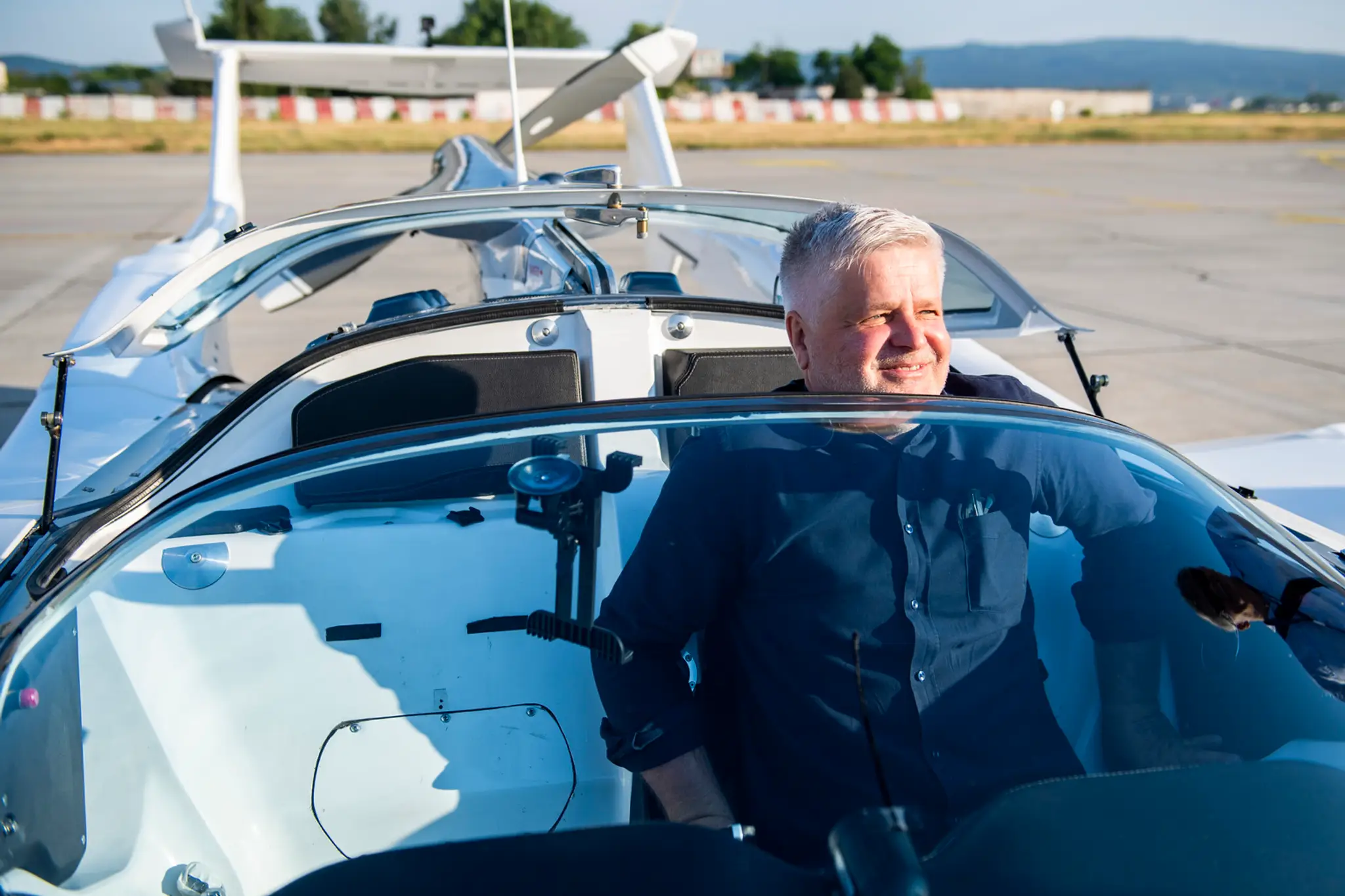 Lietajúce auto Aircar po prvý raz absolvovalo let medzi dvoma medzinárodnými letiskami