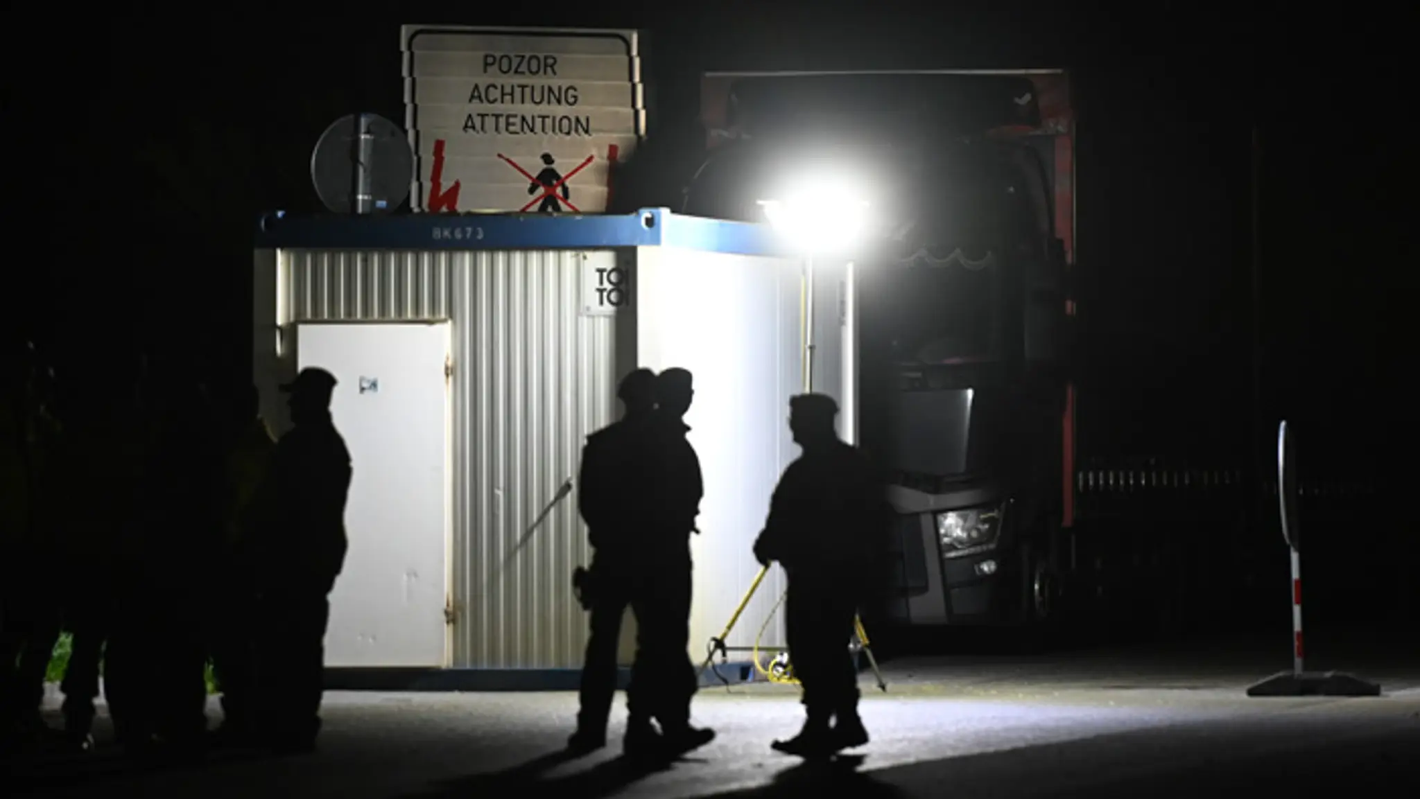 Policajti na hraniciach medzi Českou republikou a Slovenskou republikou v českom meste Hodonín.