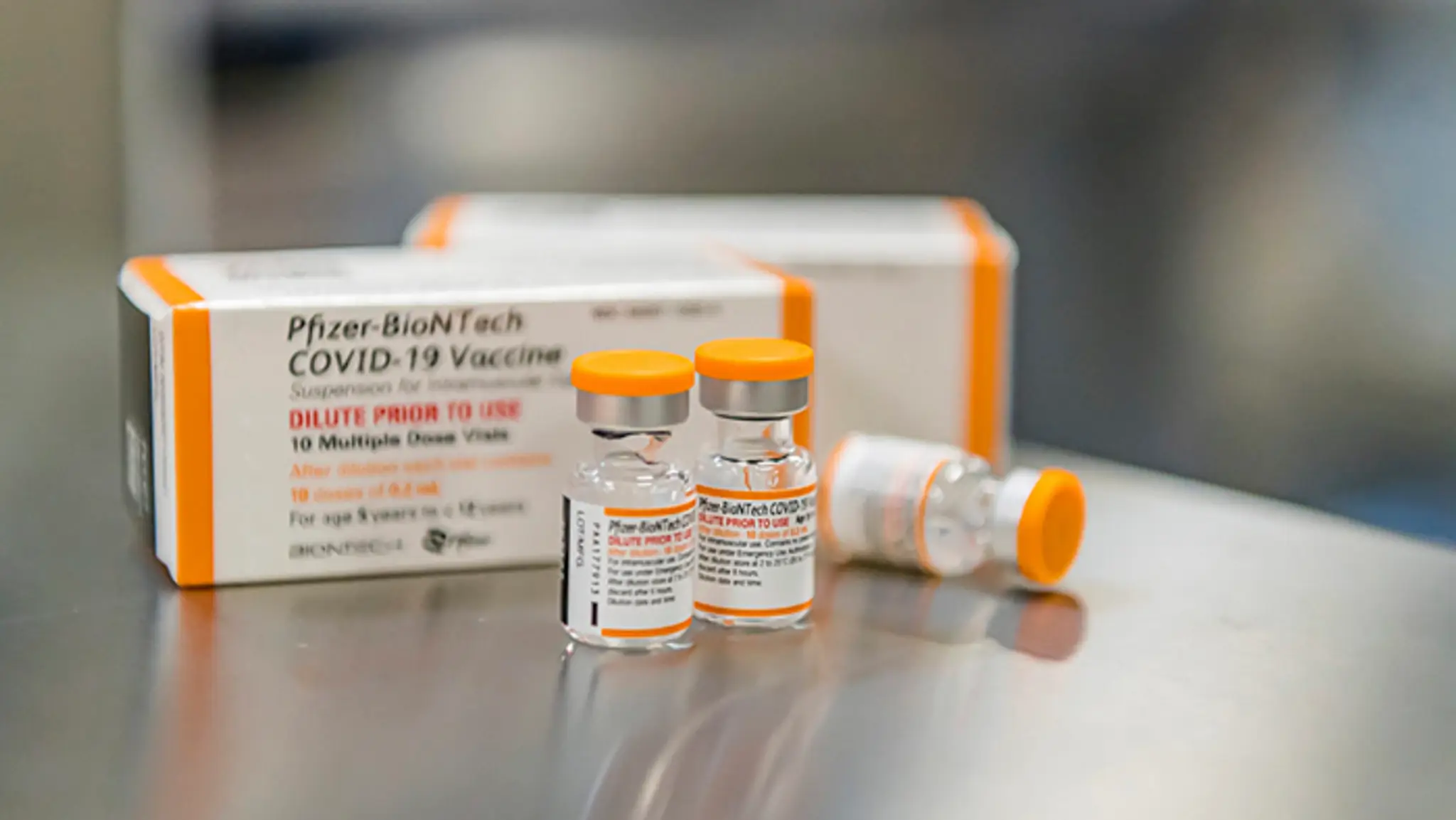 Ampulky s vakcínou proti ochoreniu COVID-19 od spoločnosti Pfizer/Biontech pre deti.