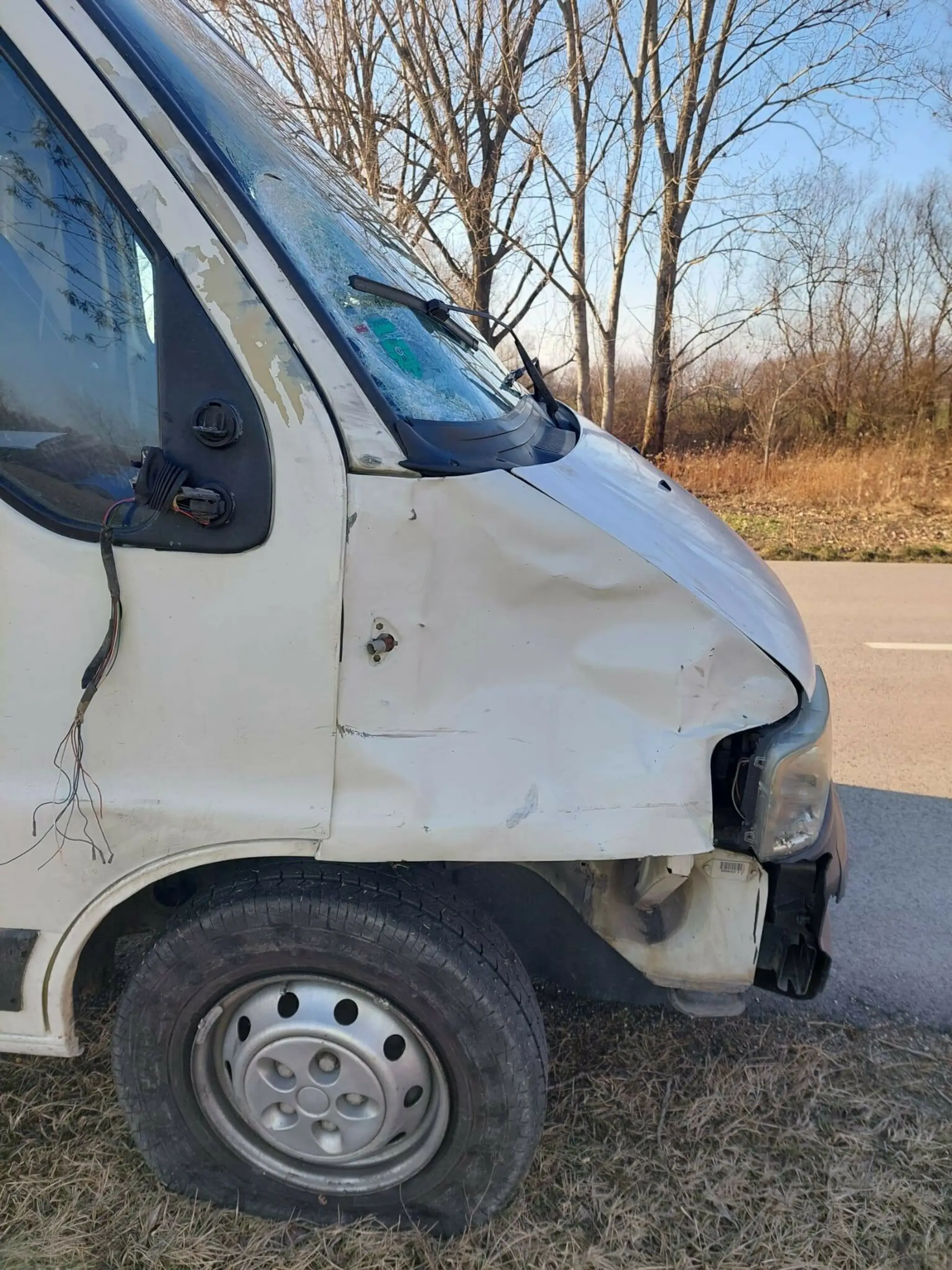 Dodávka, ktorá zrazila cyklistu neďaleko obce Milinovice
