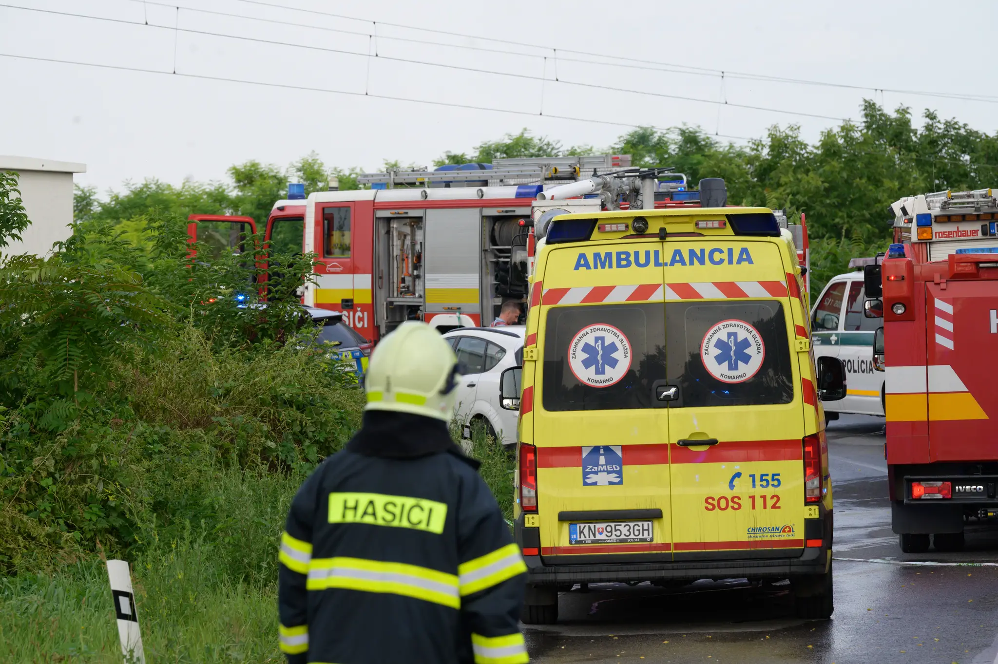 Zrážka vlaku a autobusu pri Nových Zámkoch.