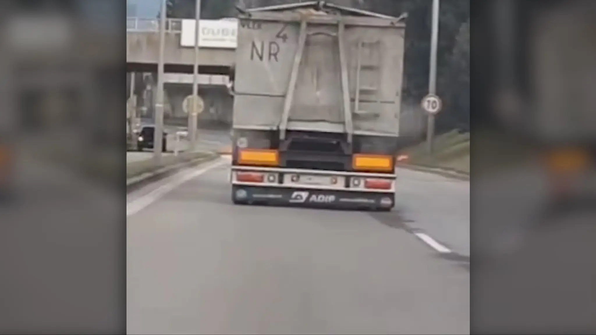 Hovädzí dobytok prevážaný v neuzavretom aute