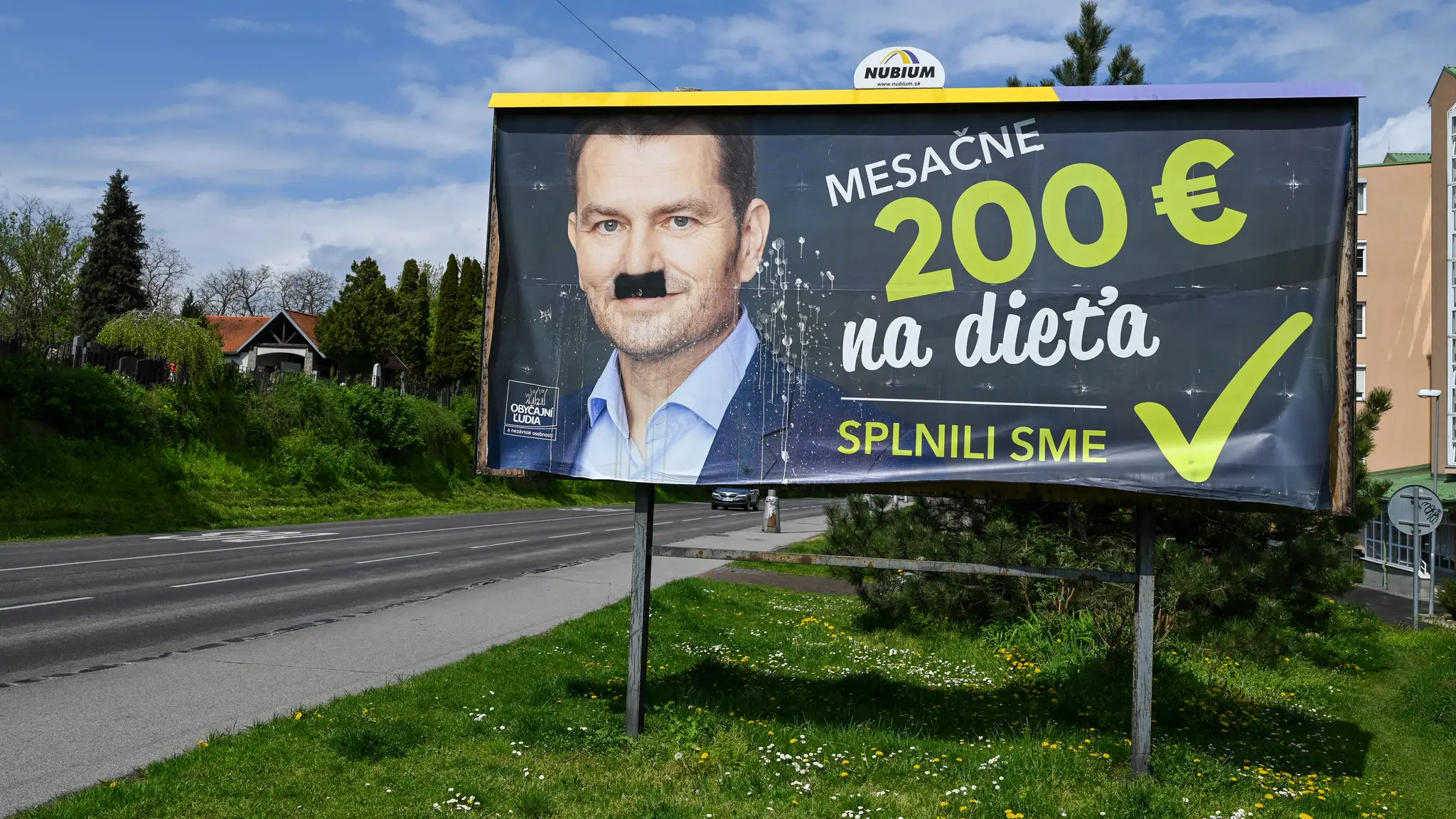 Pokreslené bilbordy hnutia OĽANO