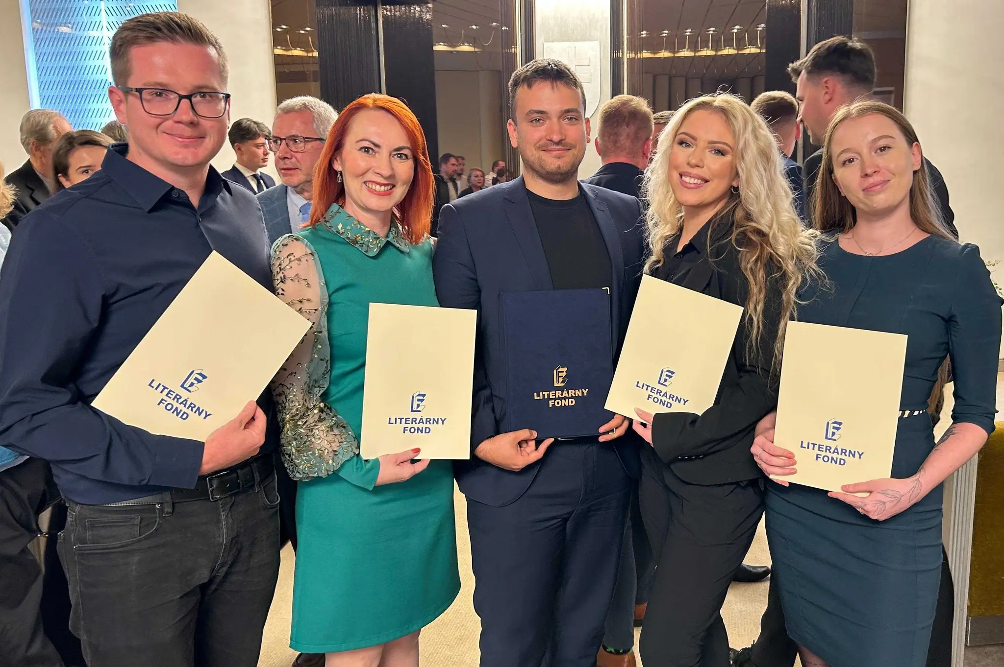Redaktori Televízie Markíza a portálu TVNOVINY.sk si v utorok prevzali ocenenia Literárneho fondu.