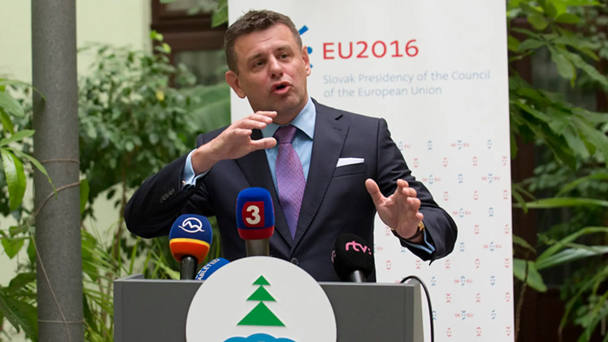 Minister životného prostredia László Sólymos.