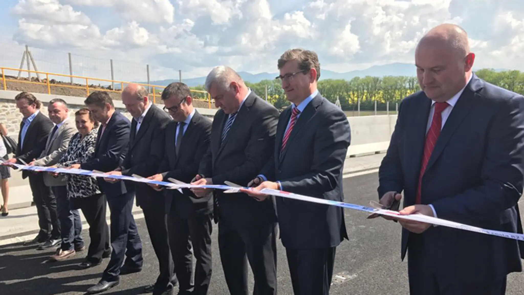 Strihanie pásky na úseku R2 - Zvolen východ Pstruša.