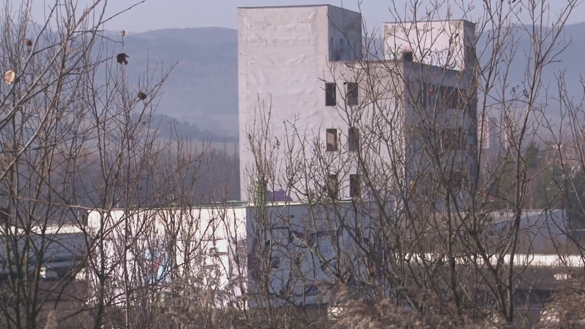 Z opustenej budovy na Spiši spadol mladík a zomrel