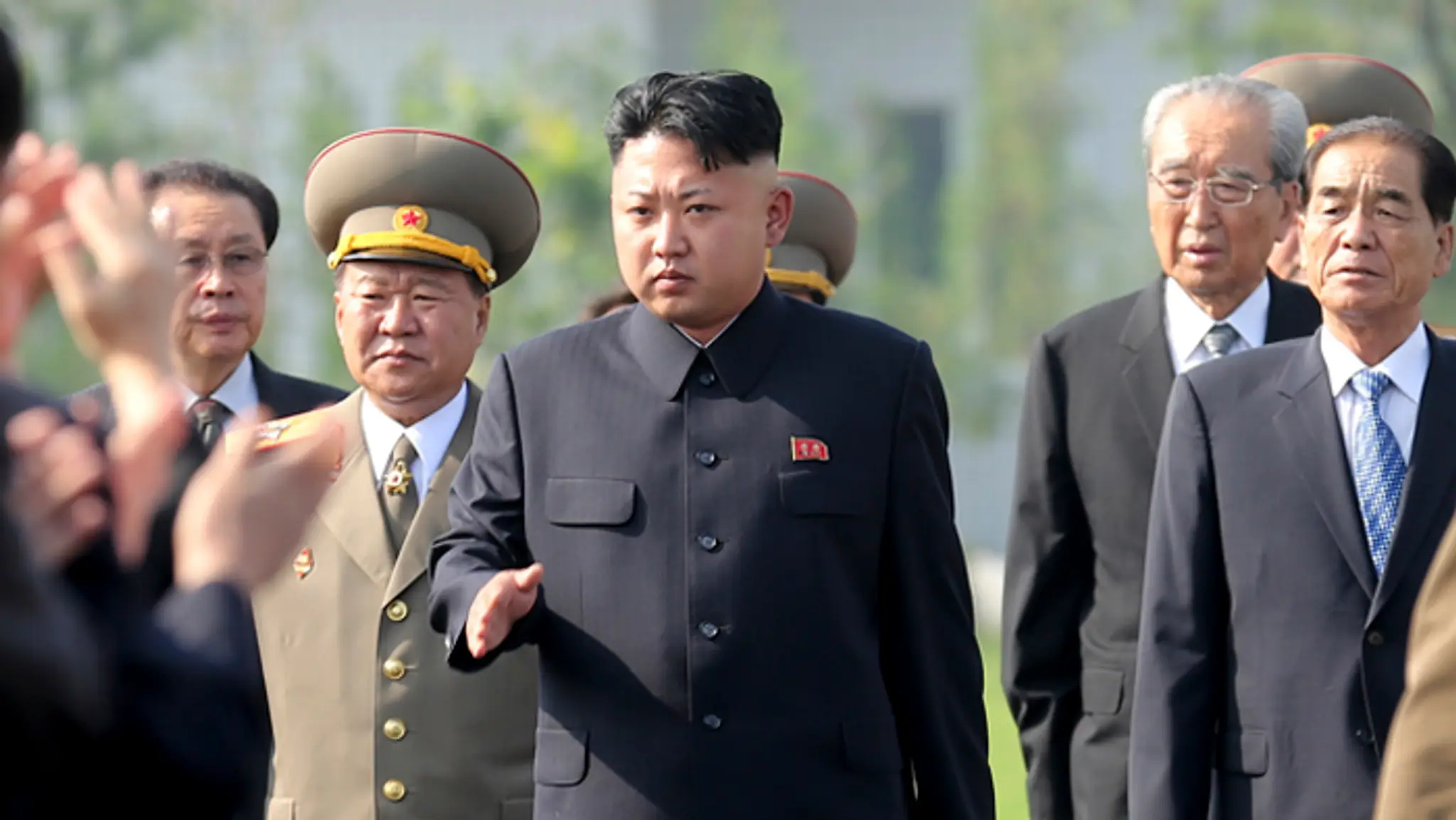 Na archívnej snímke z júla 2013 severokórejský líder Kim Čong-un v Pchjongjangu.