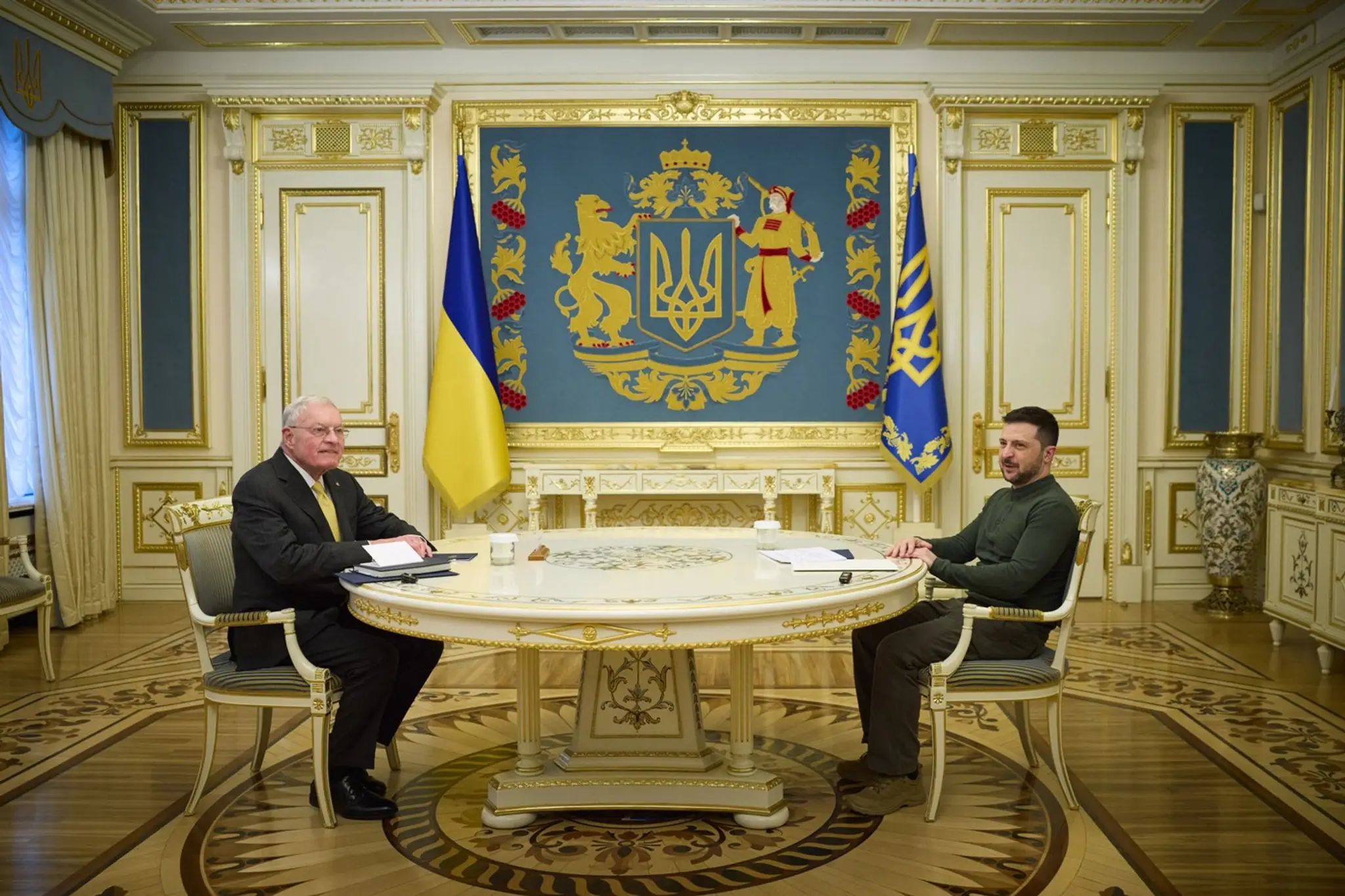 Americký splnomocnenec pre Ukrajinu Keith Kellogg a ukrajinský prezident Volodymyr Zelenskyj.