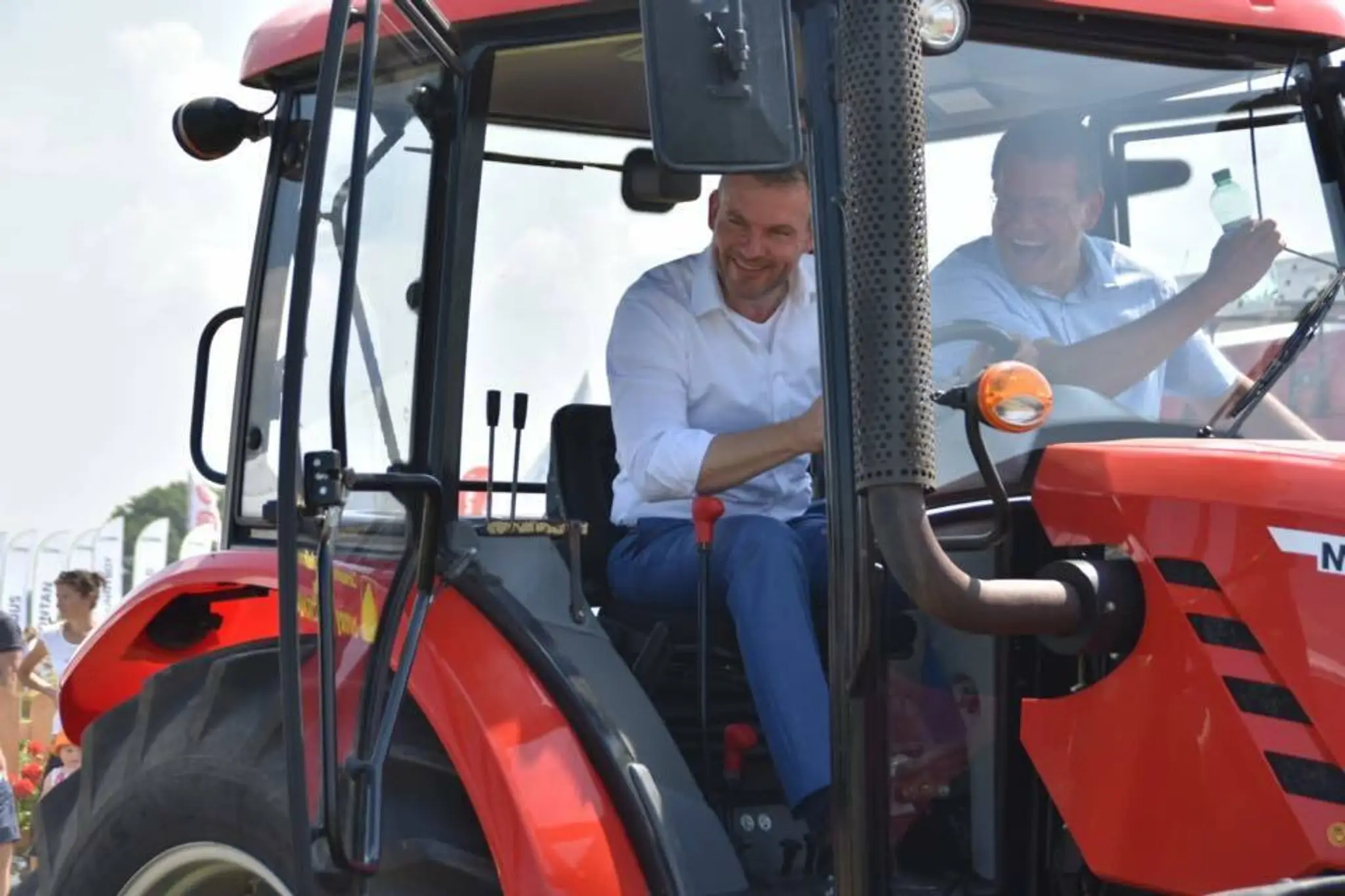 Peter Pellegrini a Maroš Šefčovič na traktore