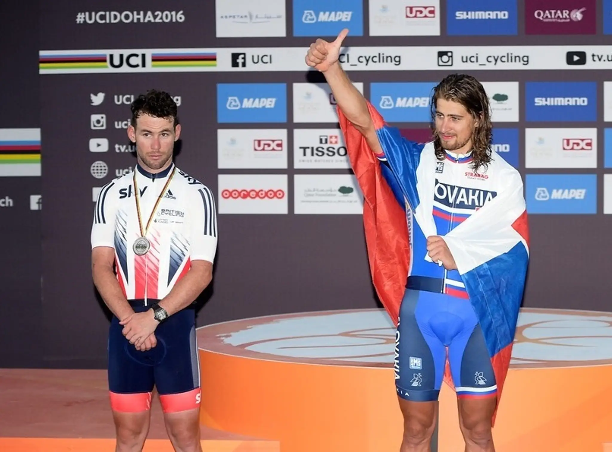 Mark Cavendish a Peter Sagan na pódiu.
