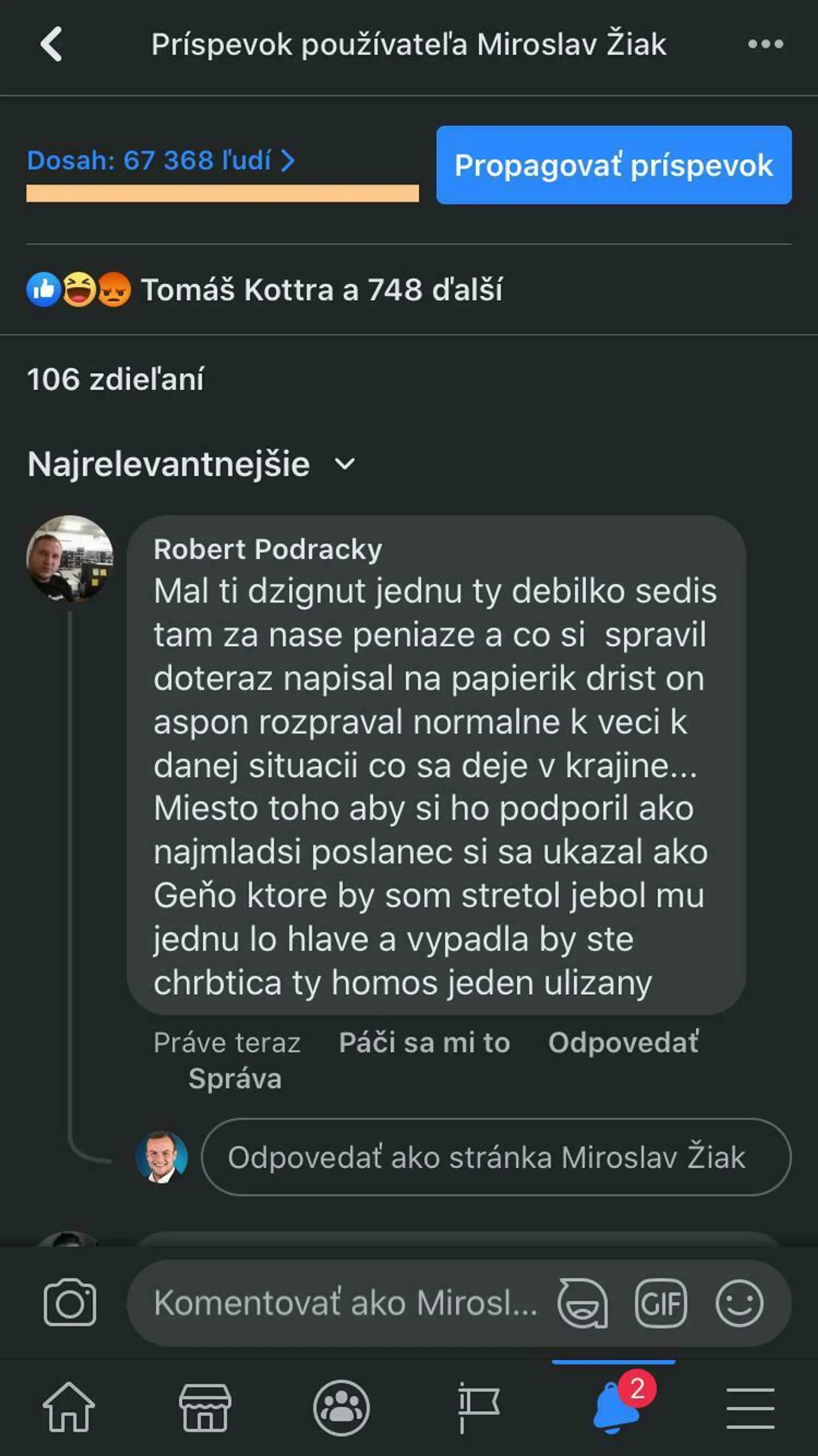 Na snímke logo kontinentálneho šampionátu EURO 2020 a trofej pre víťaza.