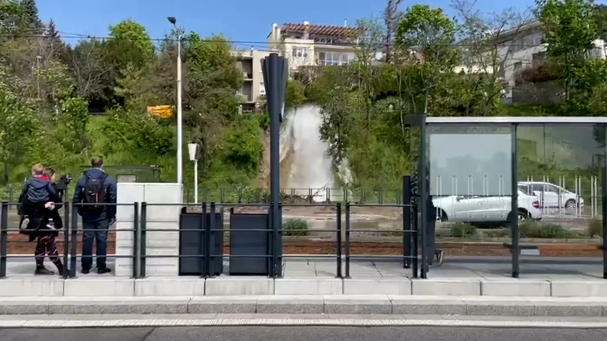 Prasknuté potrubie v Bratislave.