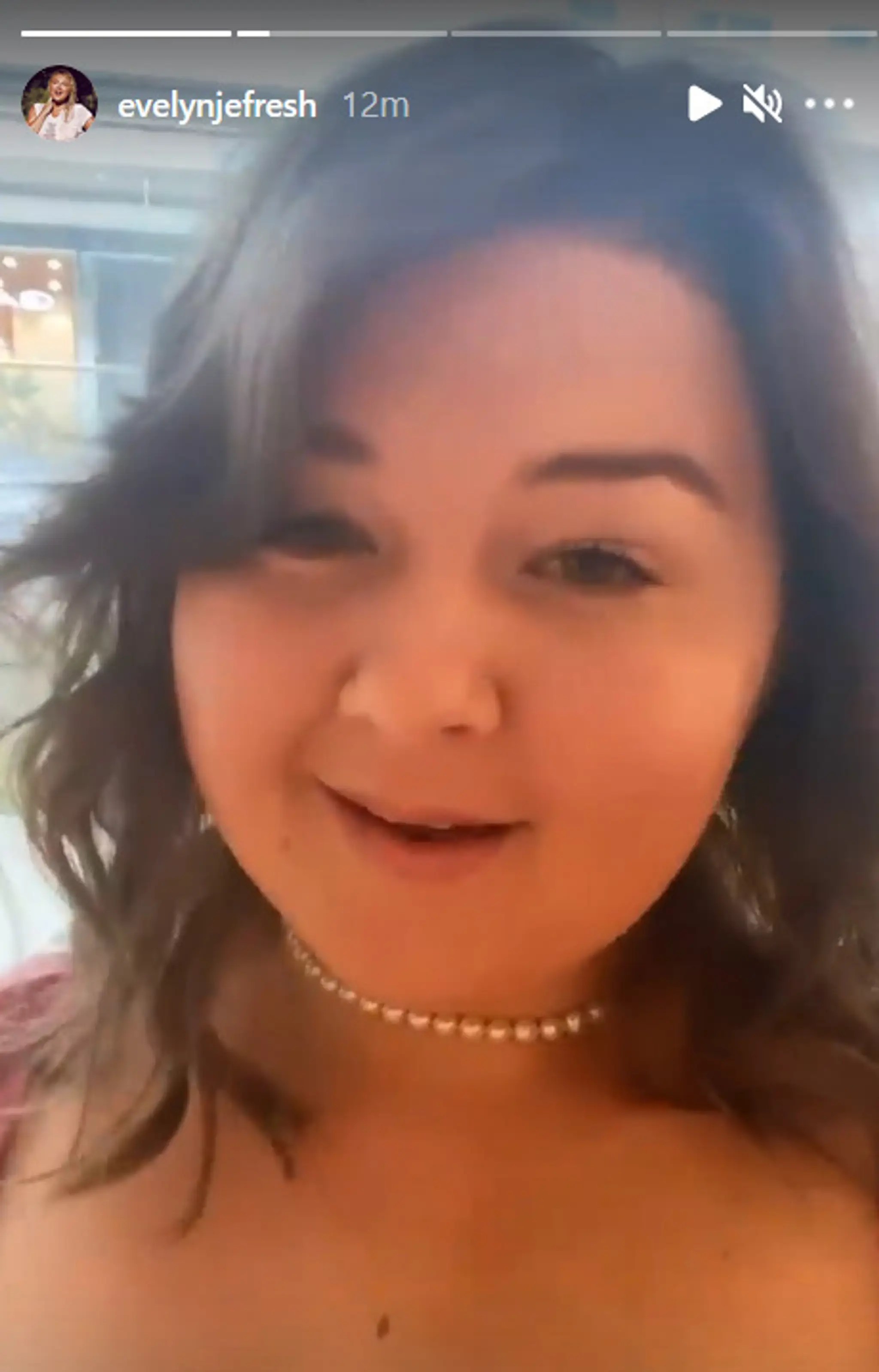 Evelyn ako brunetka