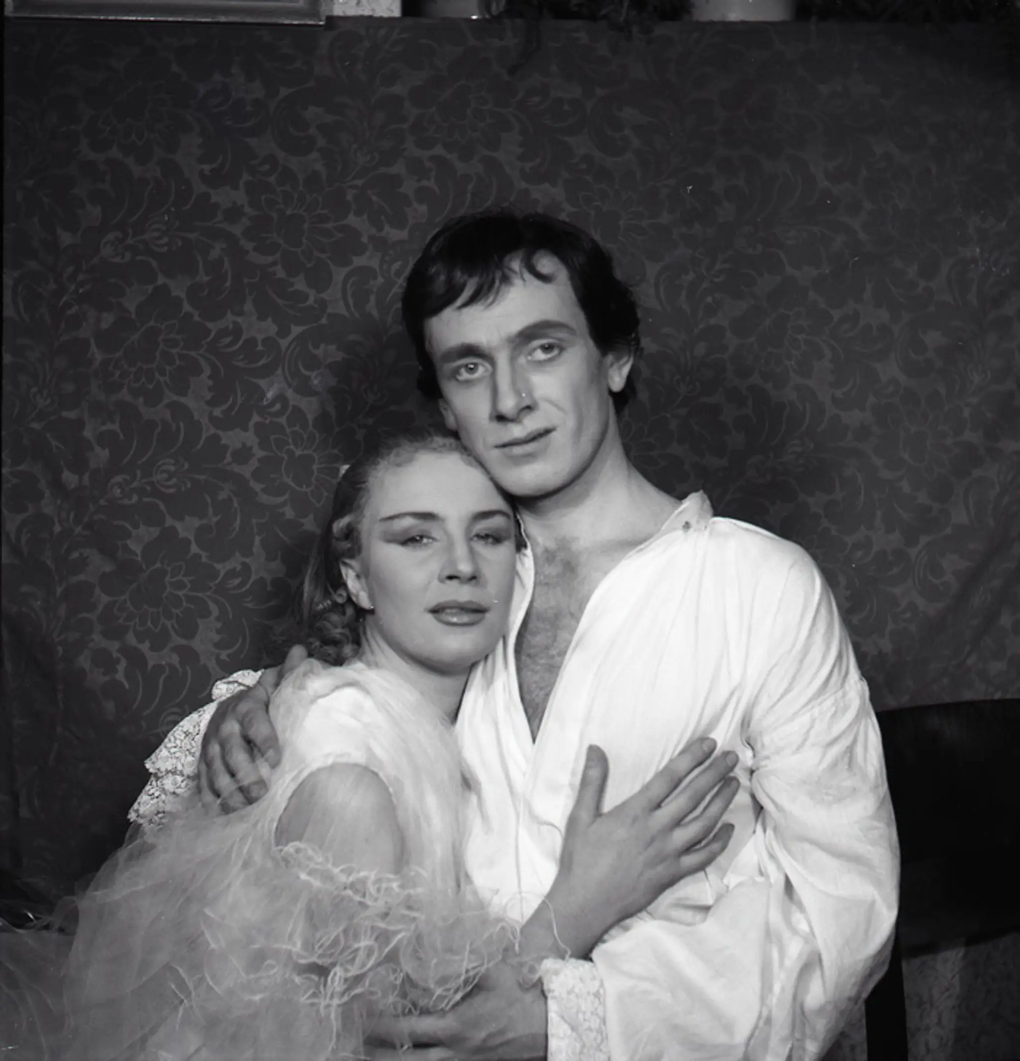 Karol Machata (Karol Moor) s Máriou Kráľovičovou (Amália von Edelreich) v inscenácii Zbojníci. ( 17. decembra 1955).