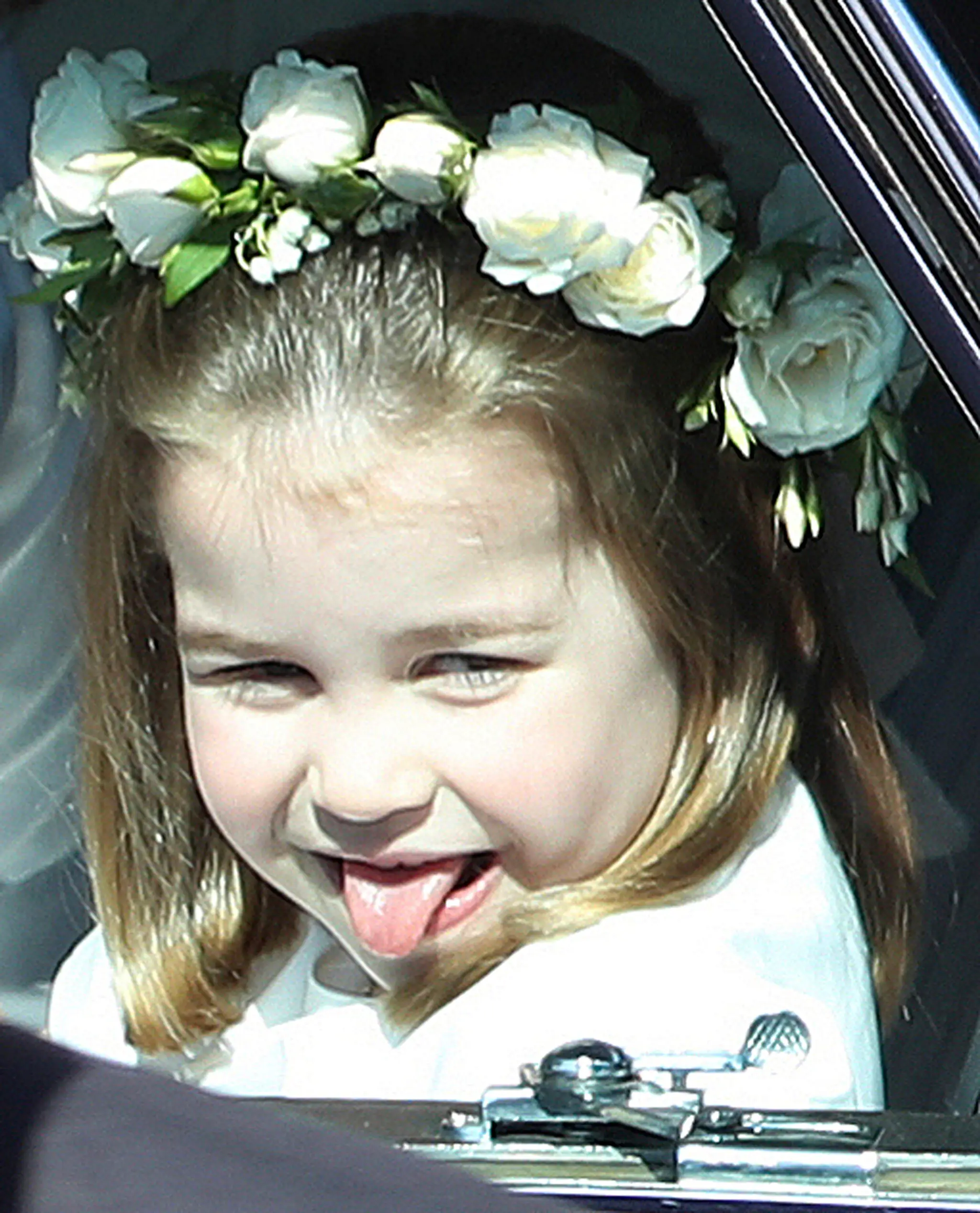 Princ George a jeho sestra prichádzajú na svadbu princeznej Eugenie a jej dlhoročného priateľa Jacka Brooksbanka 12. októbra 201