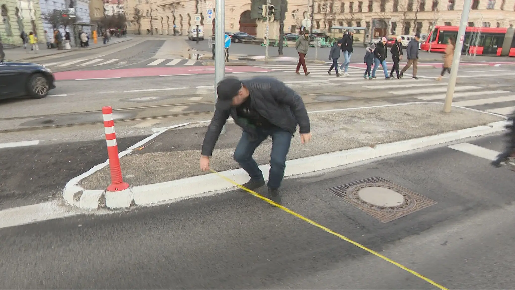 Policajti merali cyklopruh.