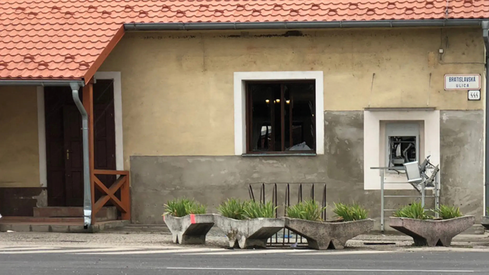 Ukradnutý bankomat v obci Borský Mikuláš.